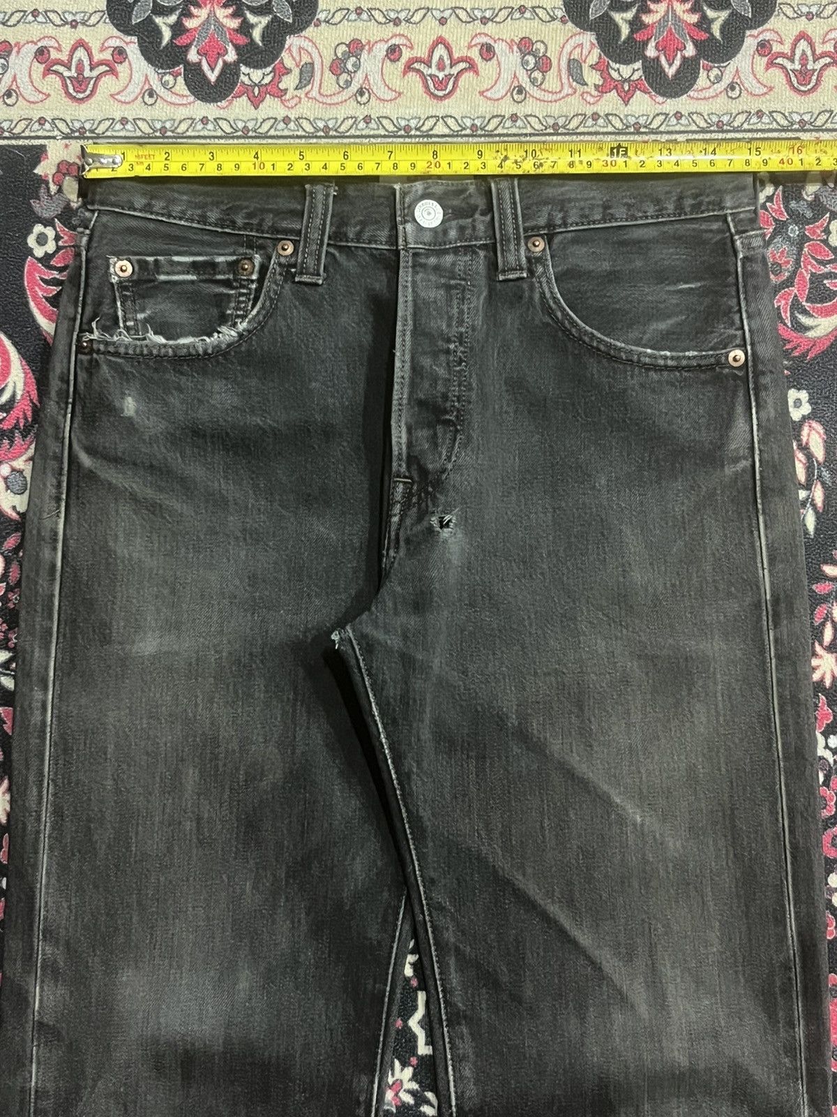 Levi's Vintage Y2K Levi’s 501 Black Faded Washed Frayed Leg Jeans Size US 29 - 16 Thumbnail
