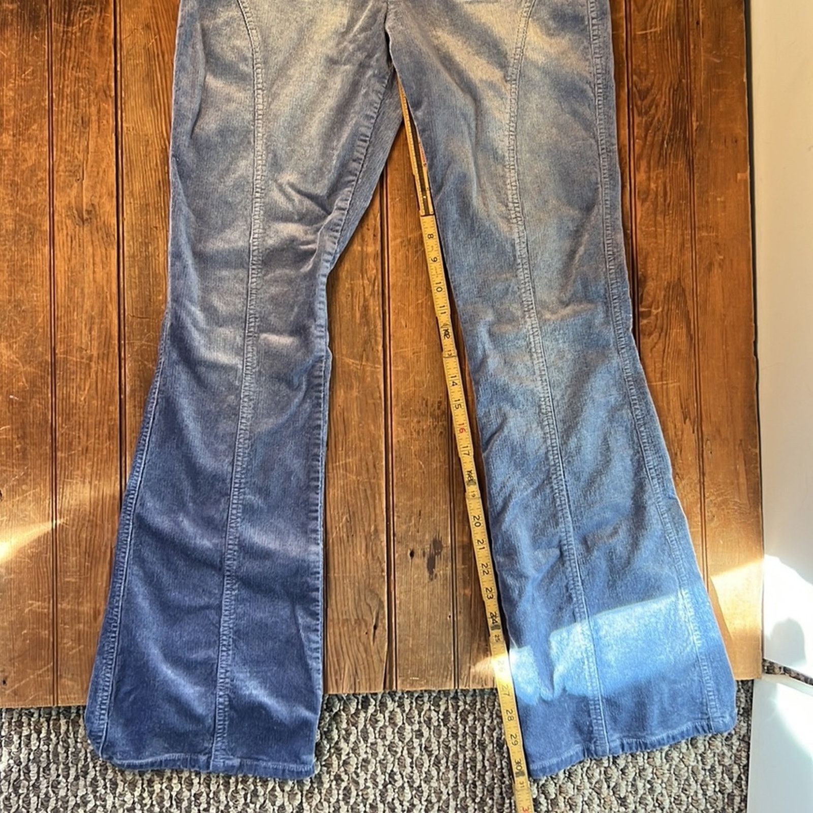 Express Women’s vintage 90s Express low rise flare leg corduroy jean Size 28" / US 6 / IT 42 - 4 Thumbnail