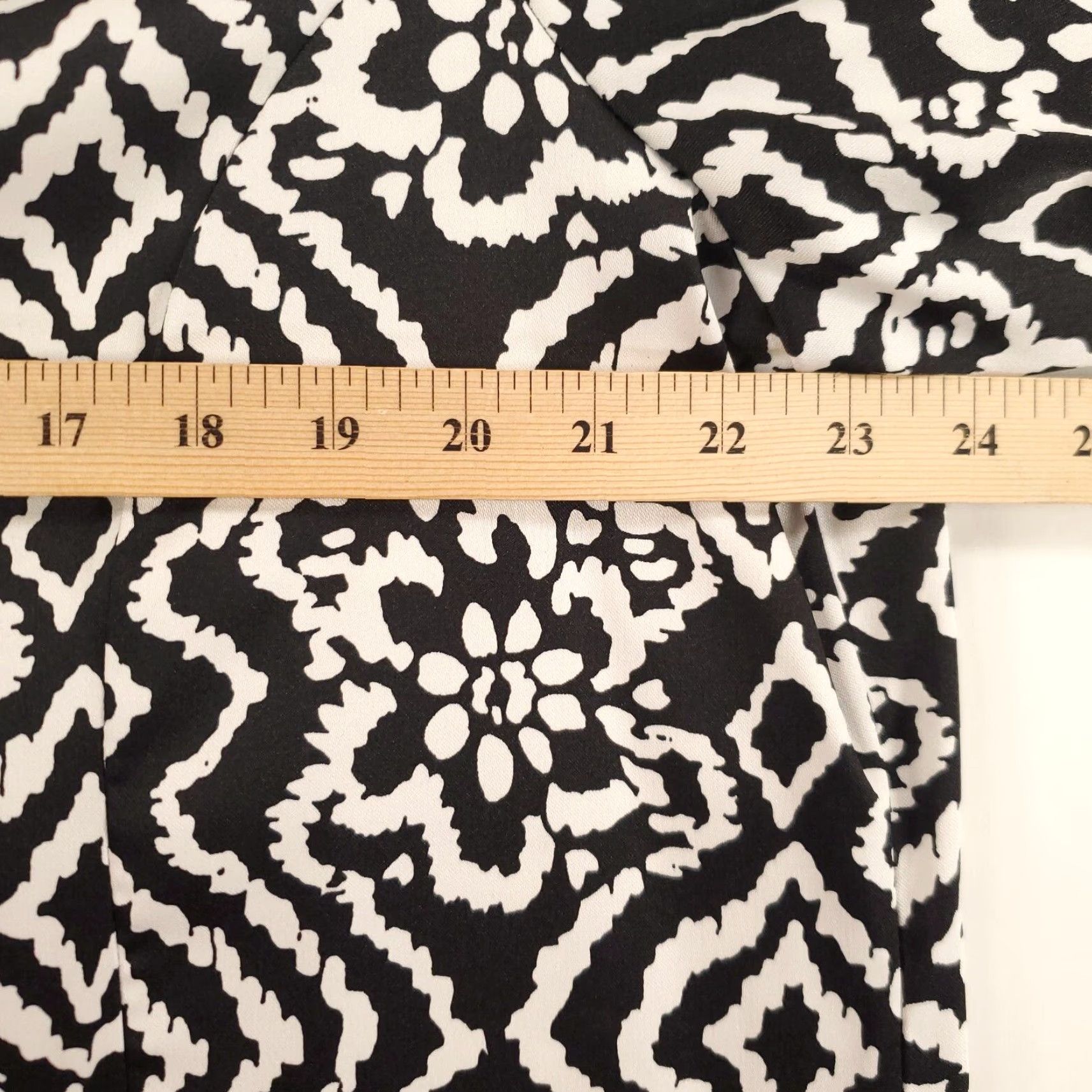 Vintage Dressbarn Button Up Top Womens 2X Black White Geometric Floral Mixed Print Size XXL / US 16-18 / IT 52-54 - 6 Thumbnail