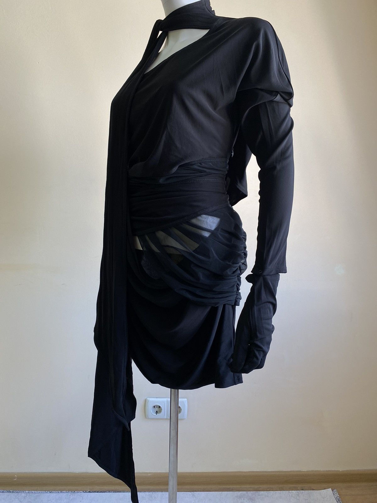 H&M × Mugler Mugler x H&M Knot-detail One-shoulder Black Dress Size XXL Size XXL / US 16-18 / IT 52-54 - 8 Thumbnail