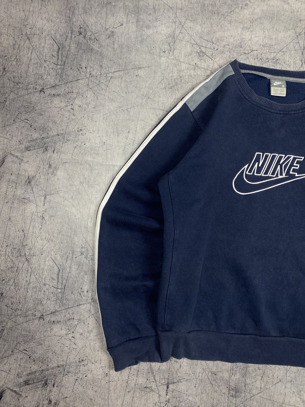 Nike Vintage Nike Swoosh Embroidered Logo Crewneck Sweatshirt Size US S / EU 44-46 / 1 - 3 Thumbnail