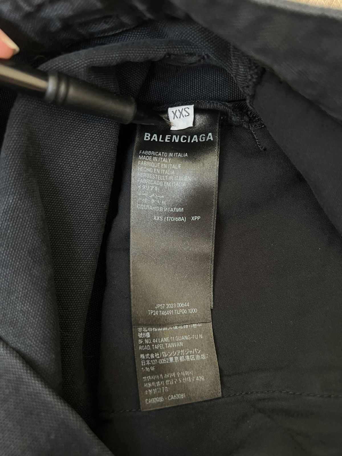 Balenciaga Balenciaga Fall23 Cropped skater pants Size US 28 / EU 44 - 6 Thumbnail