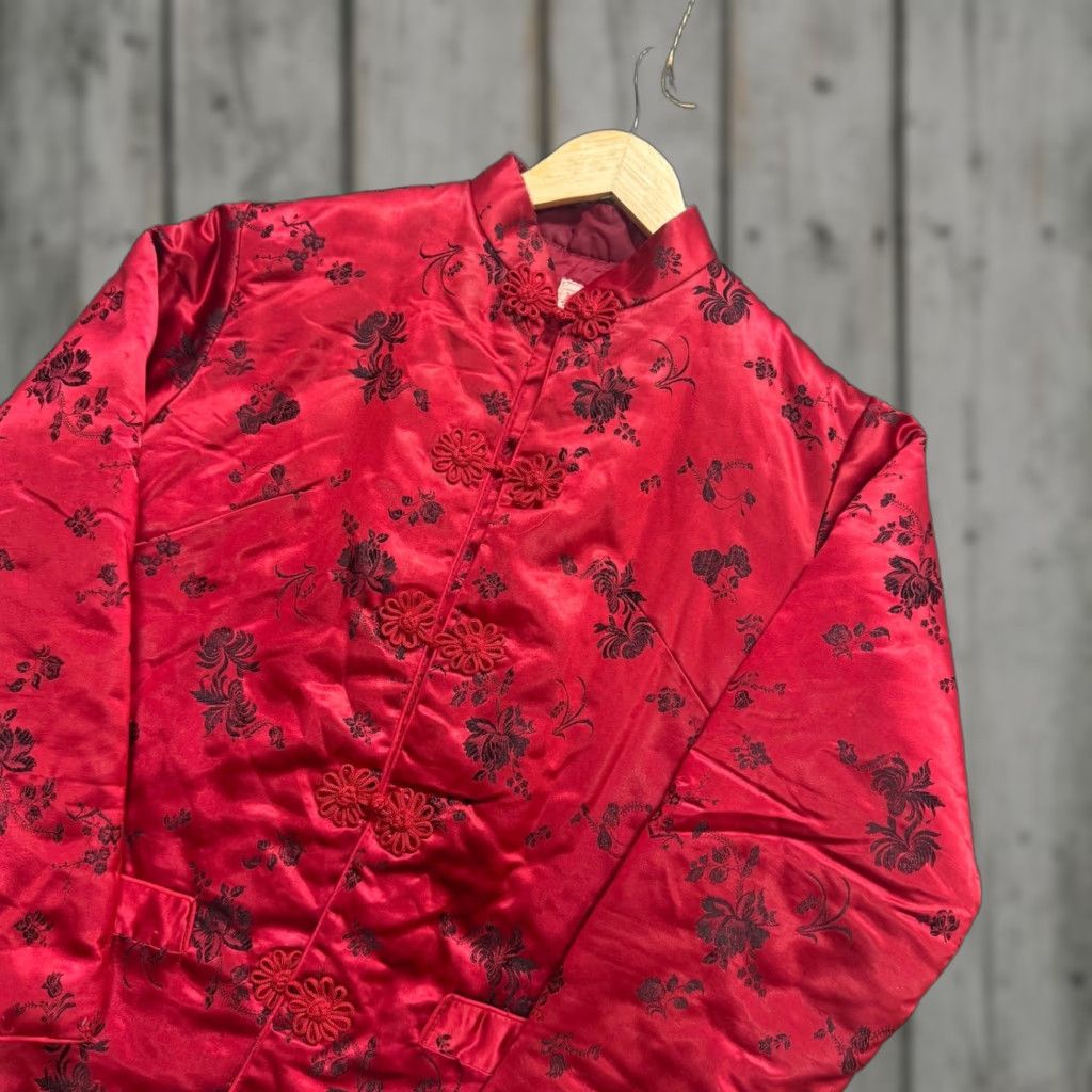The Unbranded Brand VINTAGE Kimono Shirt Men's M Red Floral Embroidered Button Up Traditional Japanese Style Distressed Size ONE SIZE - 1 Thumbnail