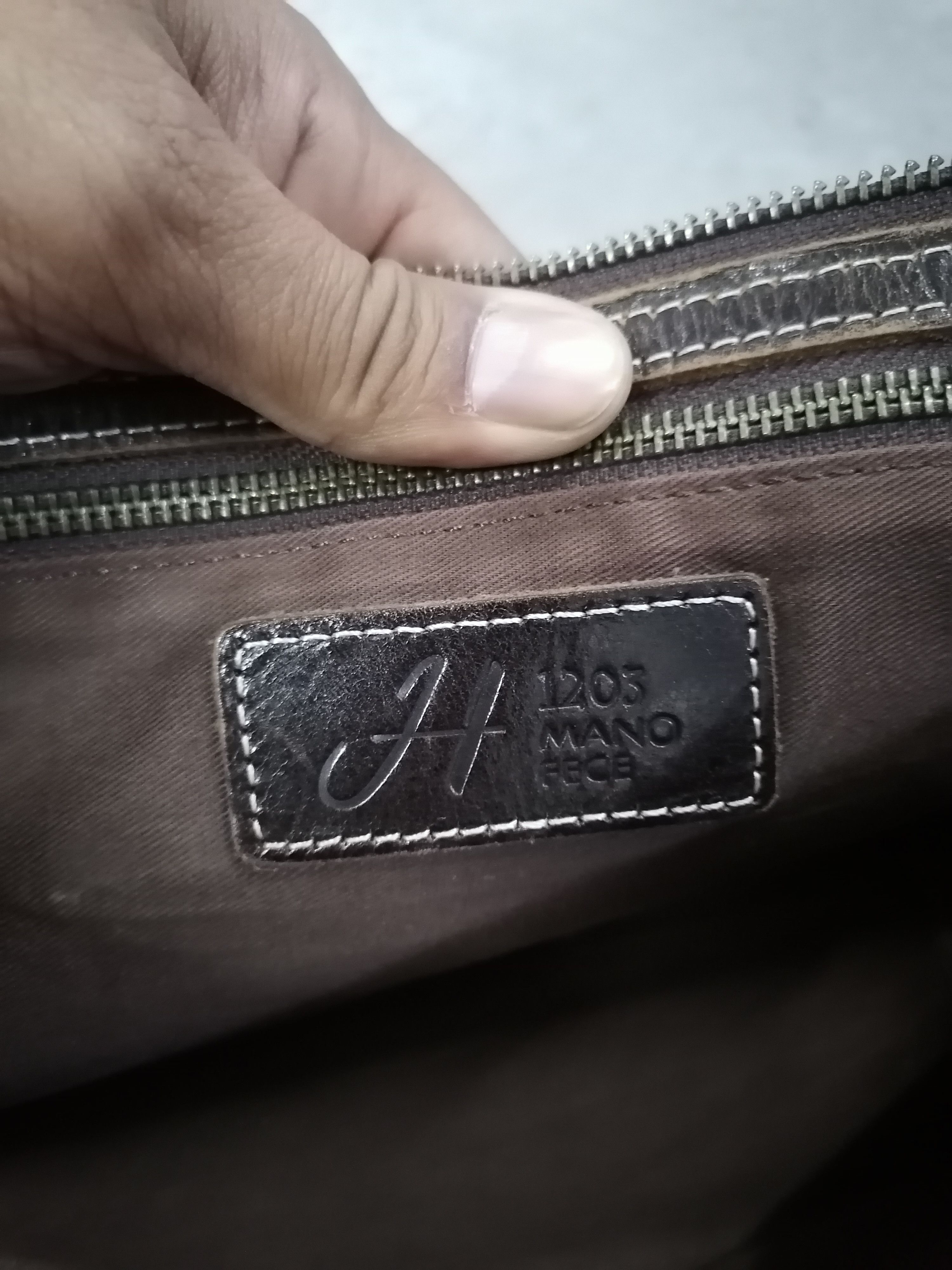 Japanese Brand H 1203 Mano Fece Japan Patina Leather Sling / Crossbody Bag Size ONE SIZE - 8 Thumbnail