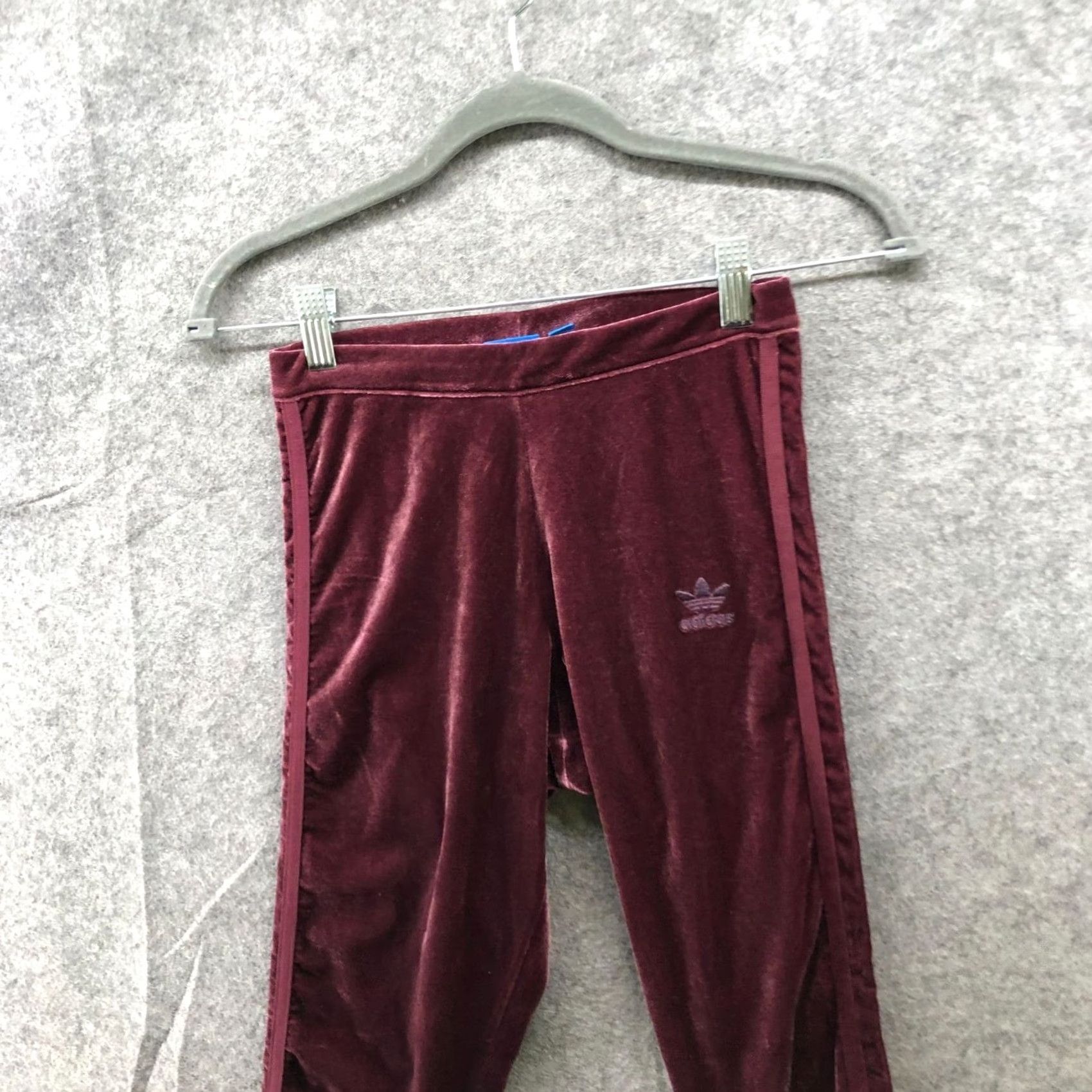 Adidas Adidas Originals Velvet Leggings Womens XS Burgundy Mid Rise Trefoil Side Stripe Activewear Gym & Training Slim Fit Ankle 28in Inseam Women’s XS Size 26" / US 2 / IT 38 - 3 Thumbnail