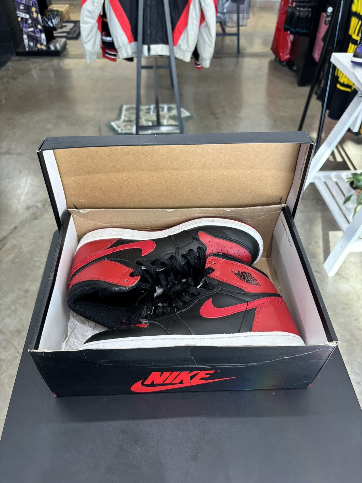 Jordan Brand × Nike Air Jordan 1 Banned Bred Sz. 6Y (2016) Size US 6 / EU 39 - 10 Thumbnail