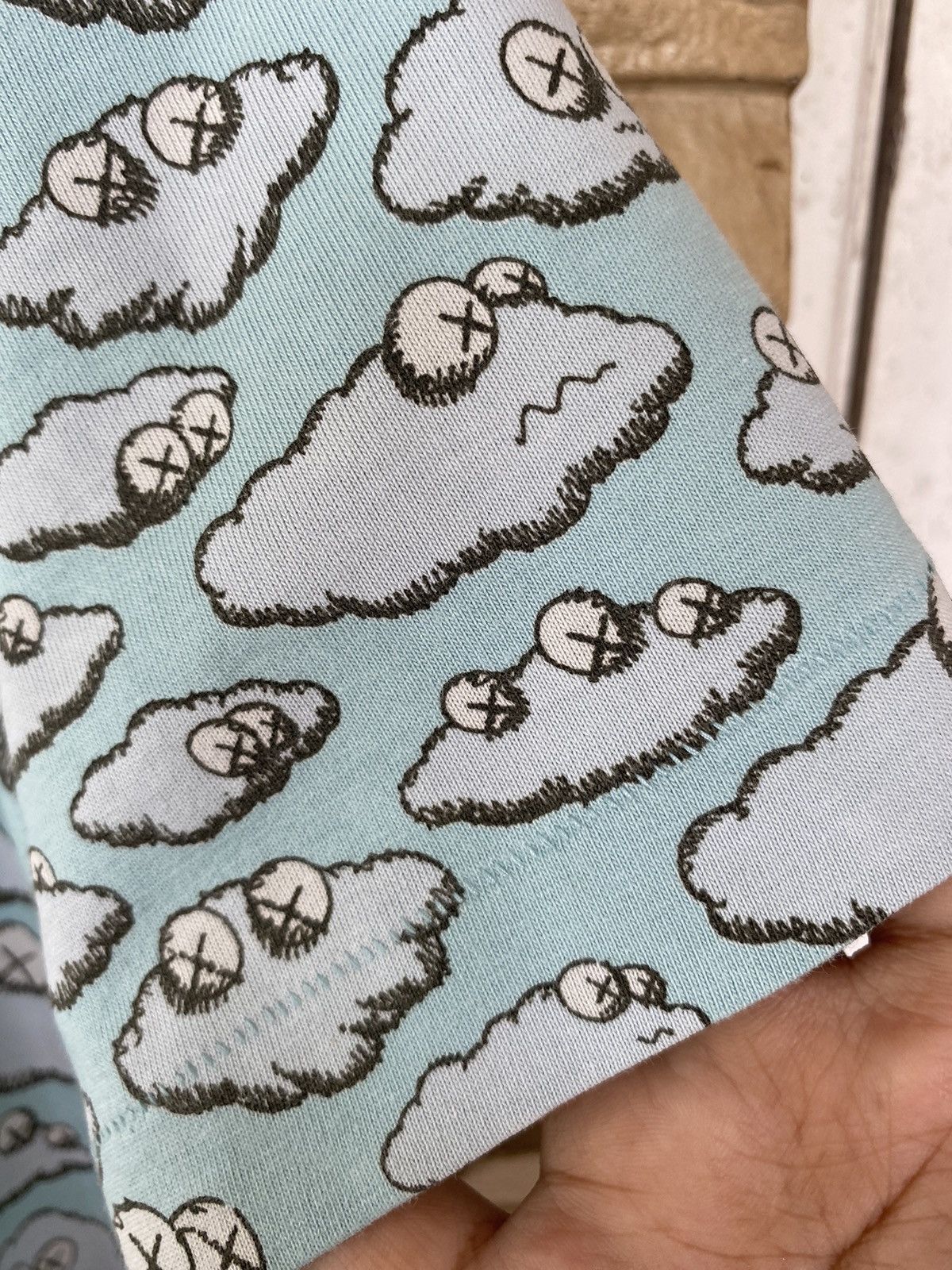 Vintage Rare Uniqlo X Kaws Fullprint Tshirt Size US L / EU 52-54 / 3 - 12 Thumbnail