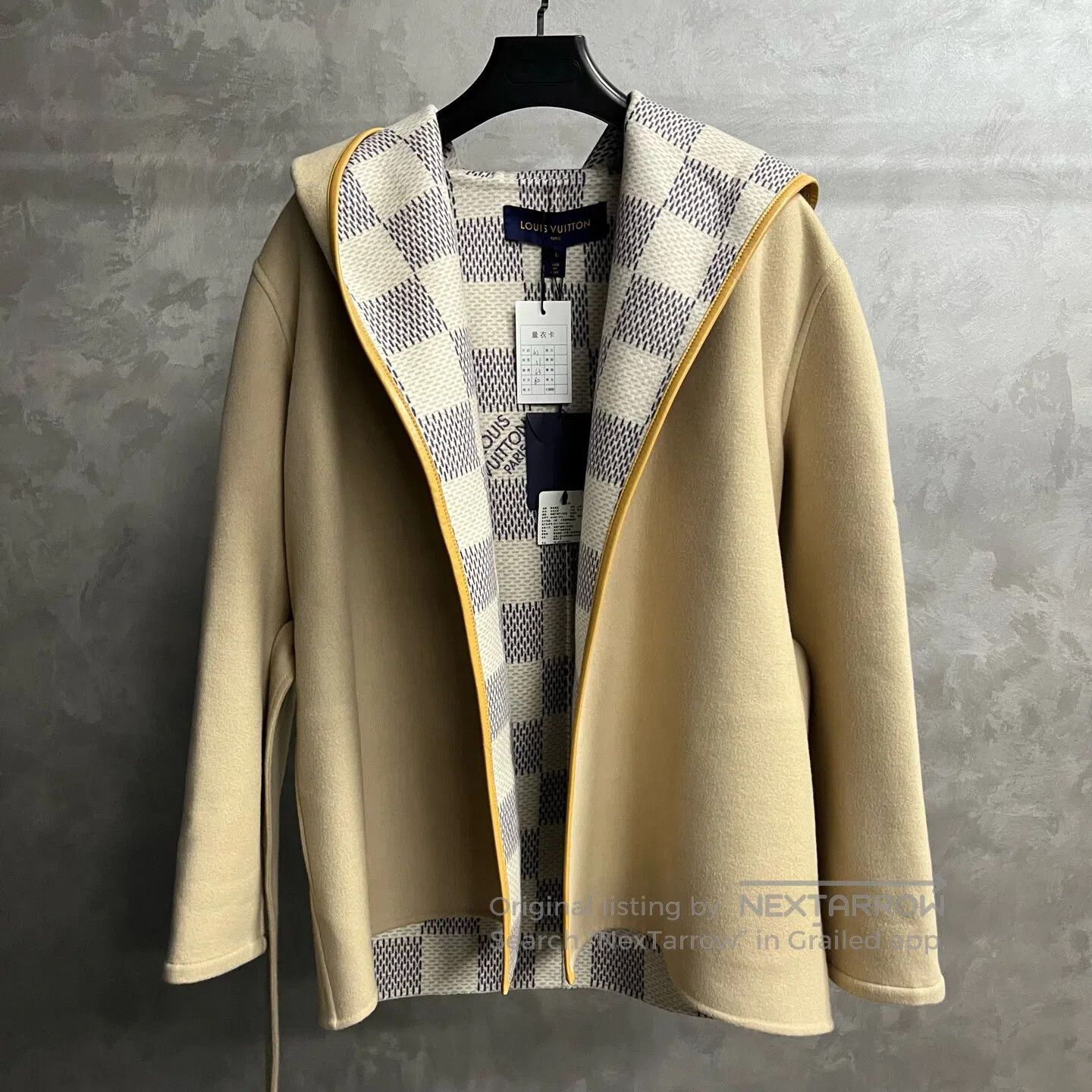 Louis Vuitton Louis Vuitton size 42 Solid-colored, waist-tightened, hoode Size XL / US 12-14 / IT 48-50 - 1 Thumbnail