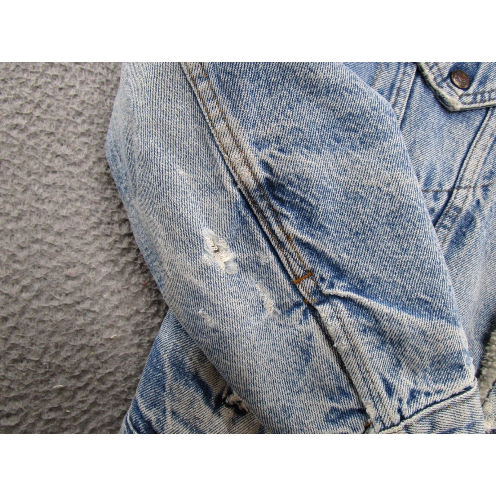 Levi's VINTAGE Levi's 80s San Francisco Trucker Denim Jacket Sherpa Lined Size 36R Men Blue Size US 36 / EU 52 - 6 Thumbnail