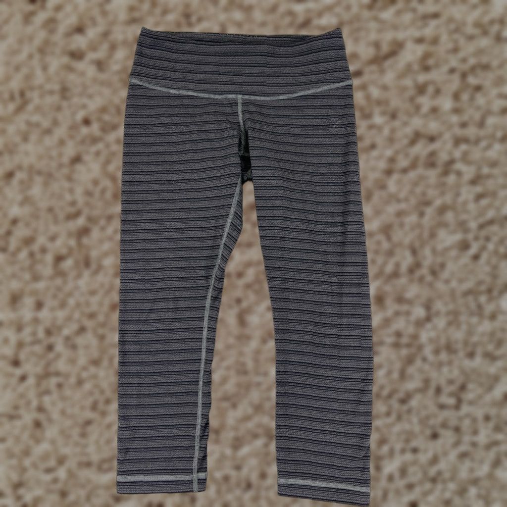 Lululemon LULULEMON Women's 6 Gray Wunder Under Crop II Textured Stripe Yoga Pants Luxtreme Athleisure Size 28" / US 6 / IT 42 - 1 Thumbnail