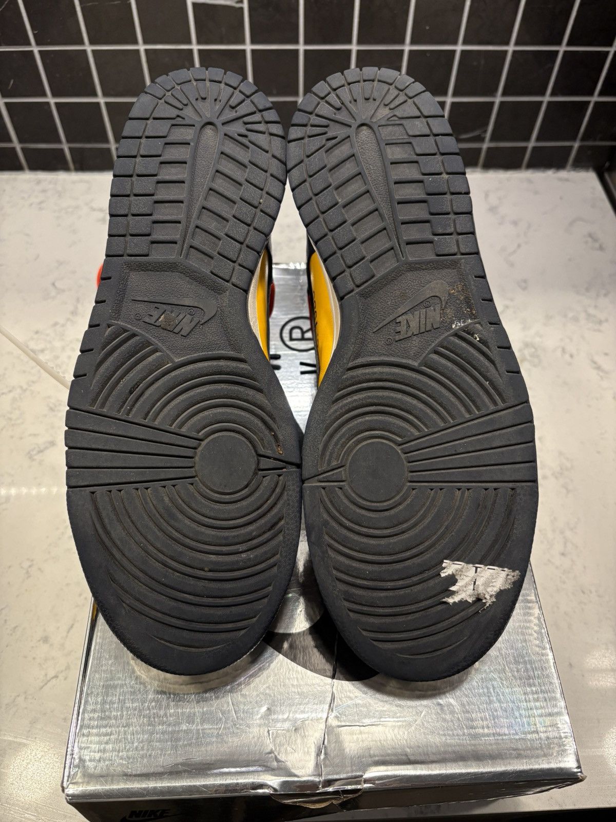 Nike × Off-White Nike x Off-White Dunk Low University Gold Size US 10 / EU 43 - 7 Thumbnail