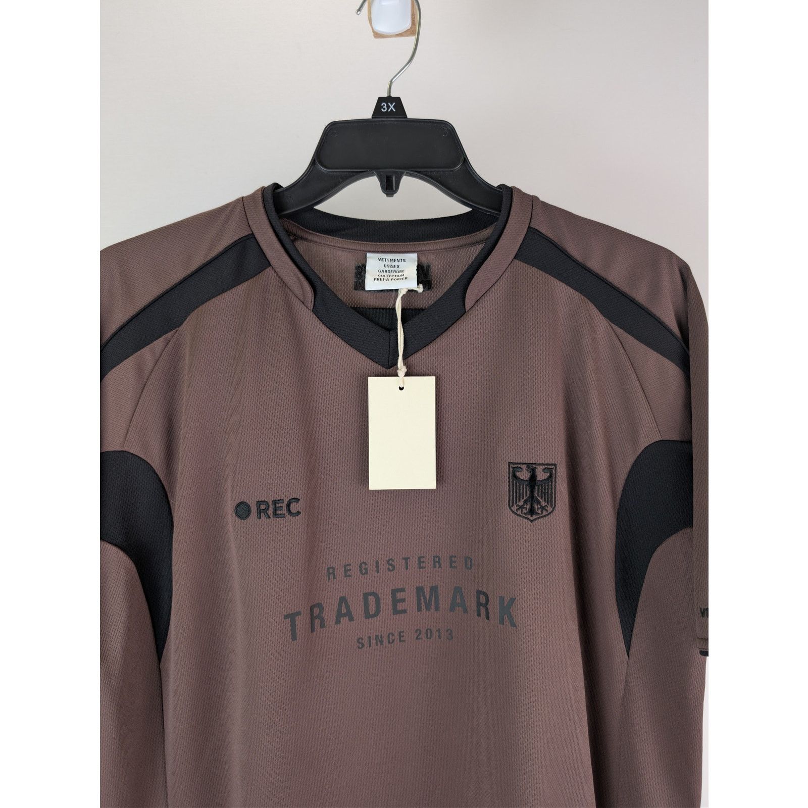 Vetements o1rshd1 Trademark Football Jersey T-Shirt in chocolate brown Size US S / EU 44-46 / 1 - 8 Thumbnail
