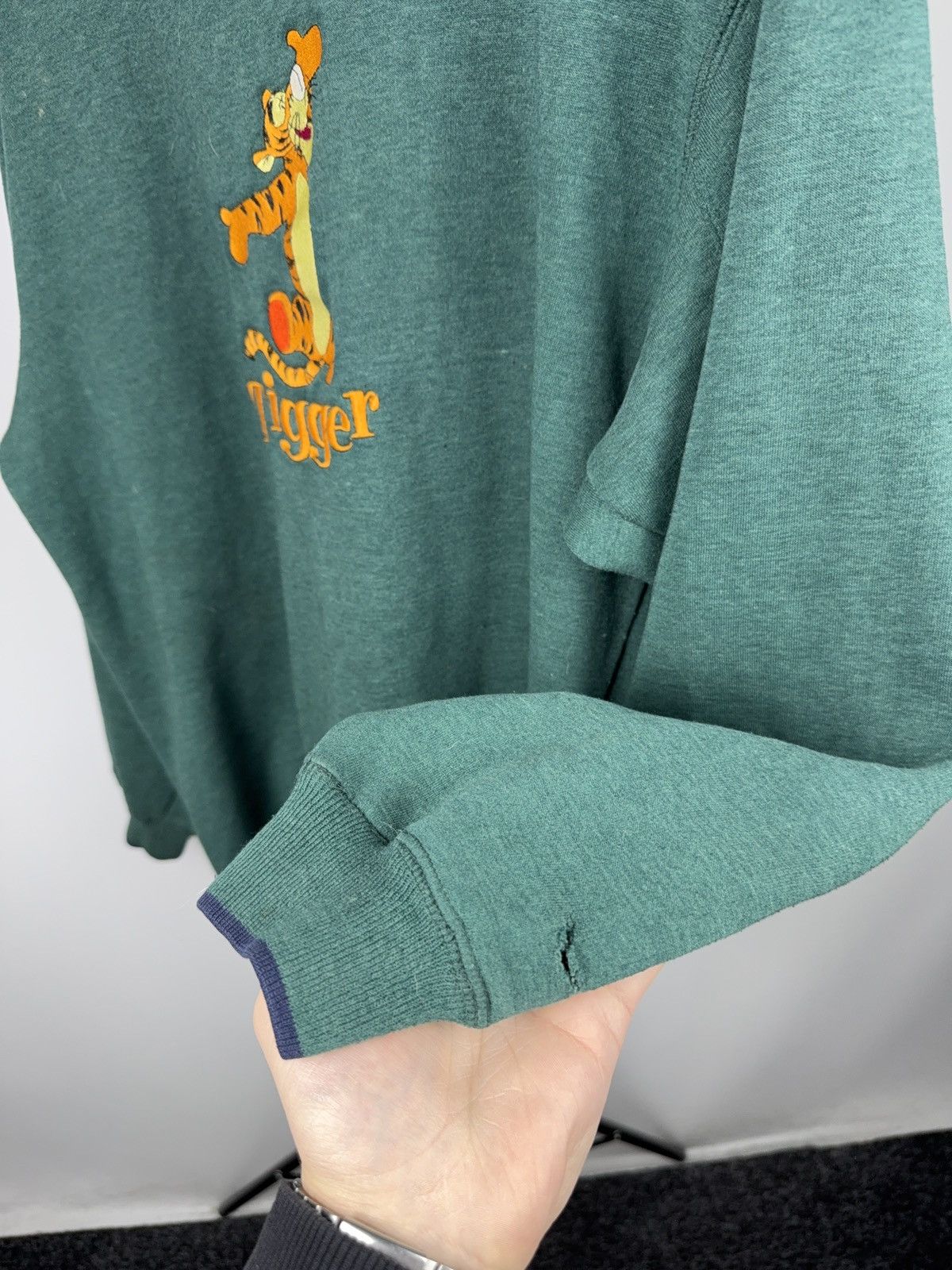Disney 90s Vintage Disney Tigger Pooh Embroidered Sweatshirt L Size US L / EU 52-54 / 3 - 13 Thumbnail