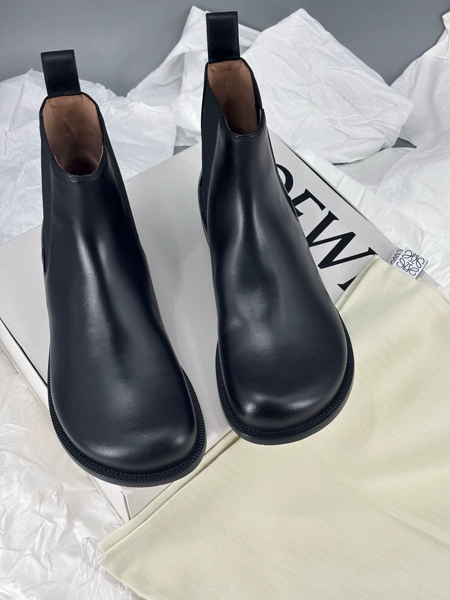black leather chelsea boots for men