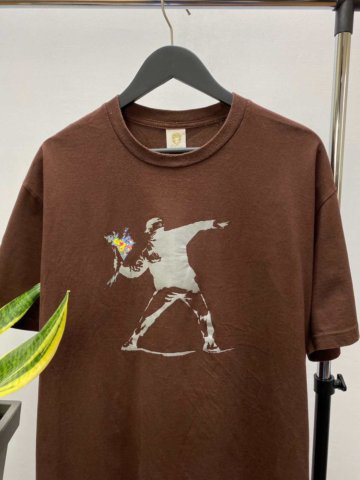 Arts & Science × Vintage Vintage Y2k 00s Banksy Street Art Flower Boy Tee Size US XL / EU 56 / 4 - 9 Thumbnail