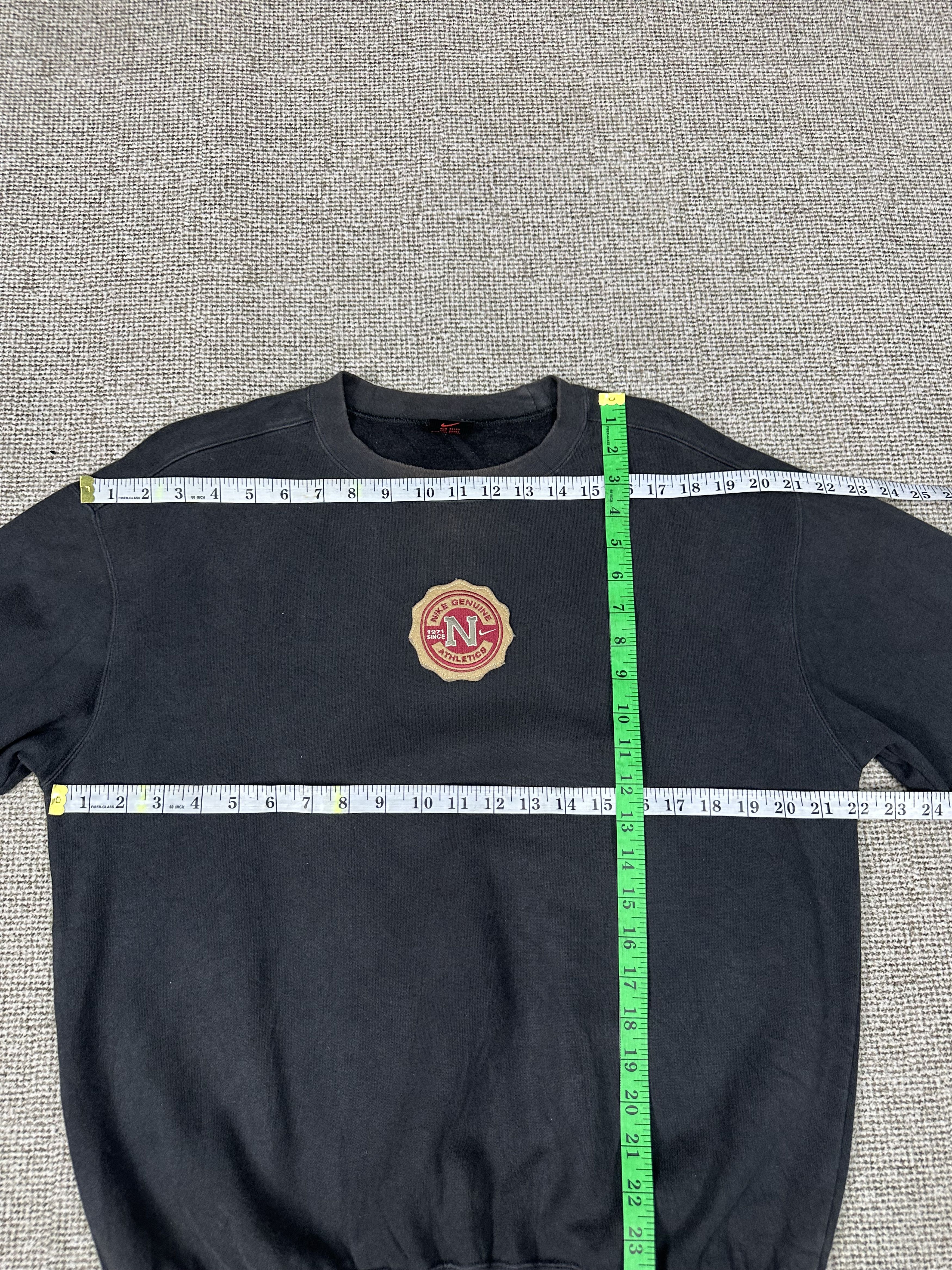Nike Vintage Faded Nike Athletic Center Logo Crewneck Z467 Size US L / EU 52-54 / 3 - 7 Thumbnail