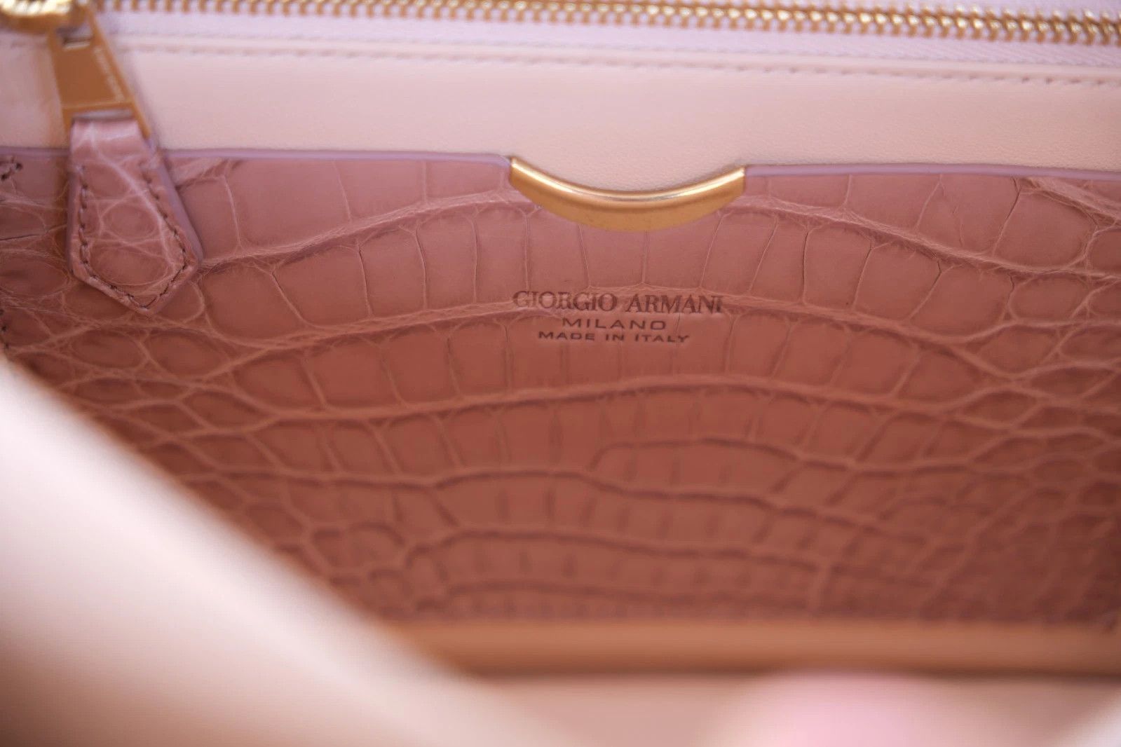 Giorgio Armani RARE Giorgio Armani Croco Exotic Leather Pink Bag Tote Size ONE SIZE - 8 Thumbnail