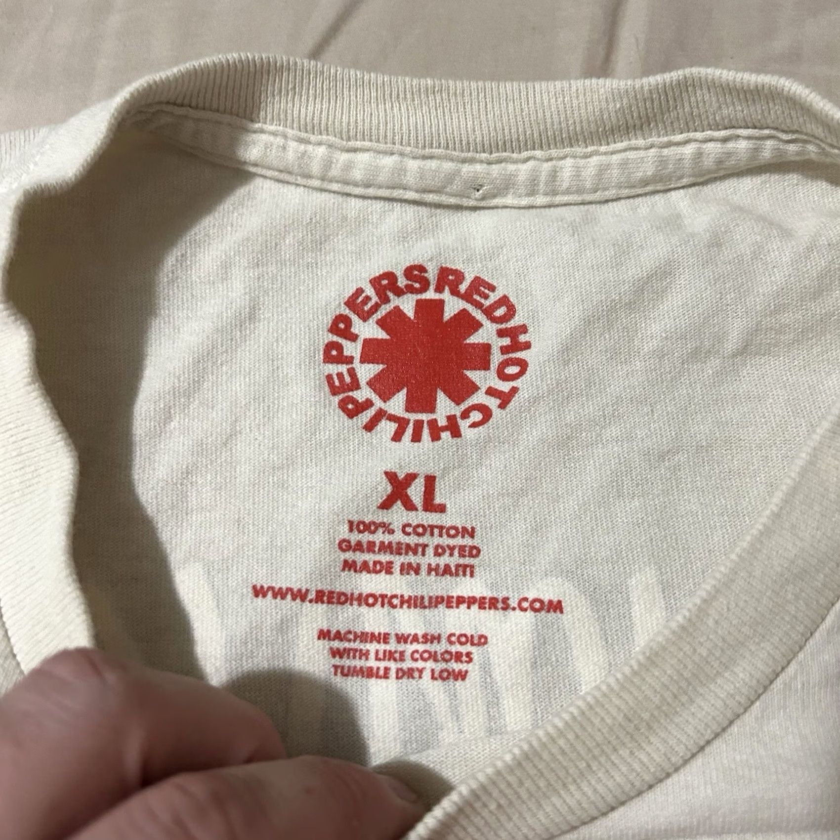 Vintage Red Hot Chili Peppers Unlimited Love World Tour 2022 Shirt XL White Mens T-Shirt Size US XL / EU 56 / 4 - 5 Thumbnail