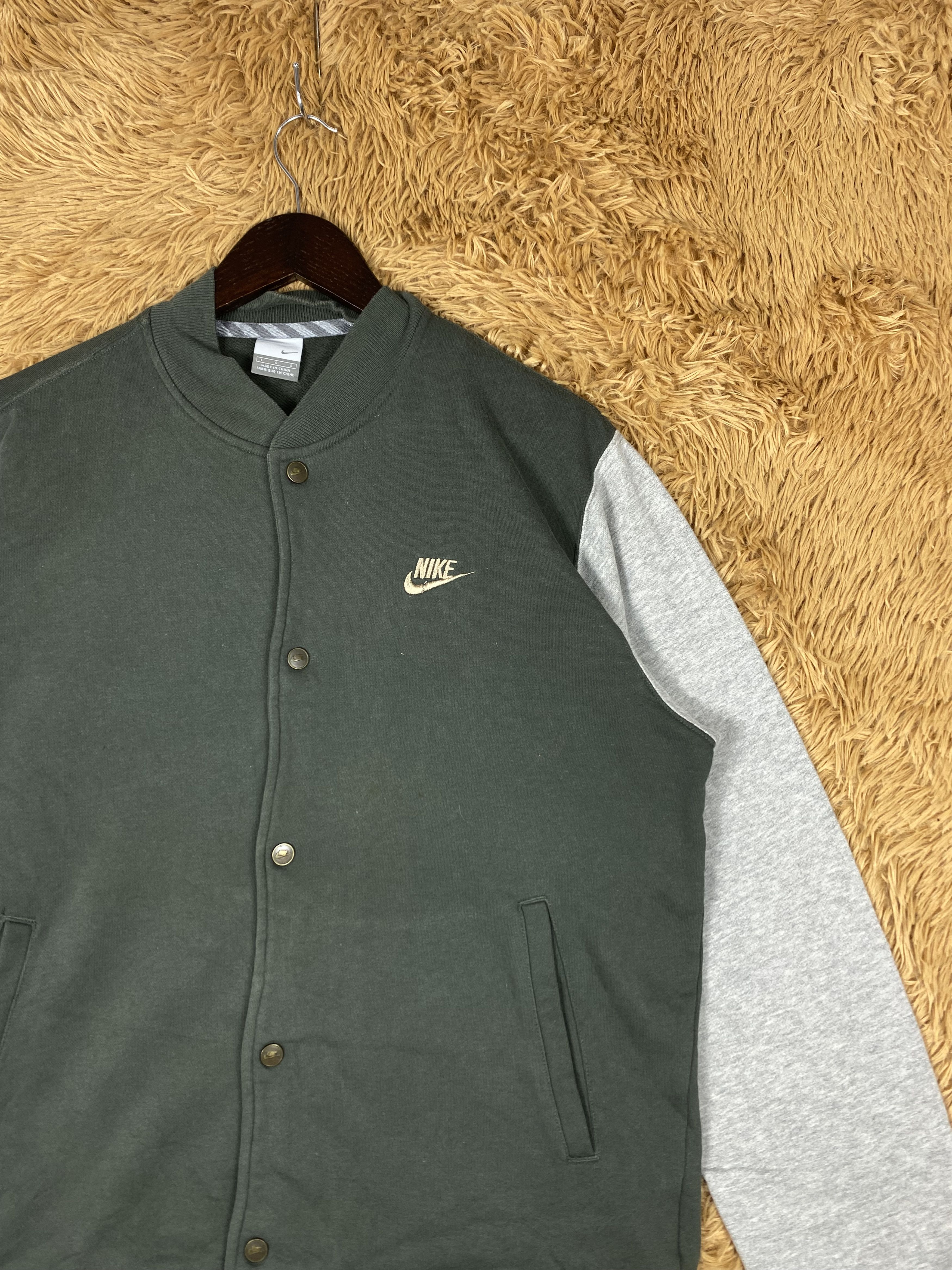 Nike Vintage Nike Varsity Jacket DJ1081 Size US L / EU 52-54 / 3 - 3 Thumbnail