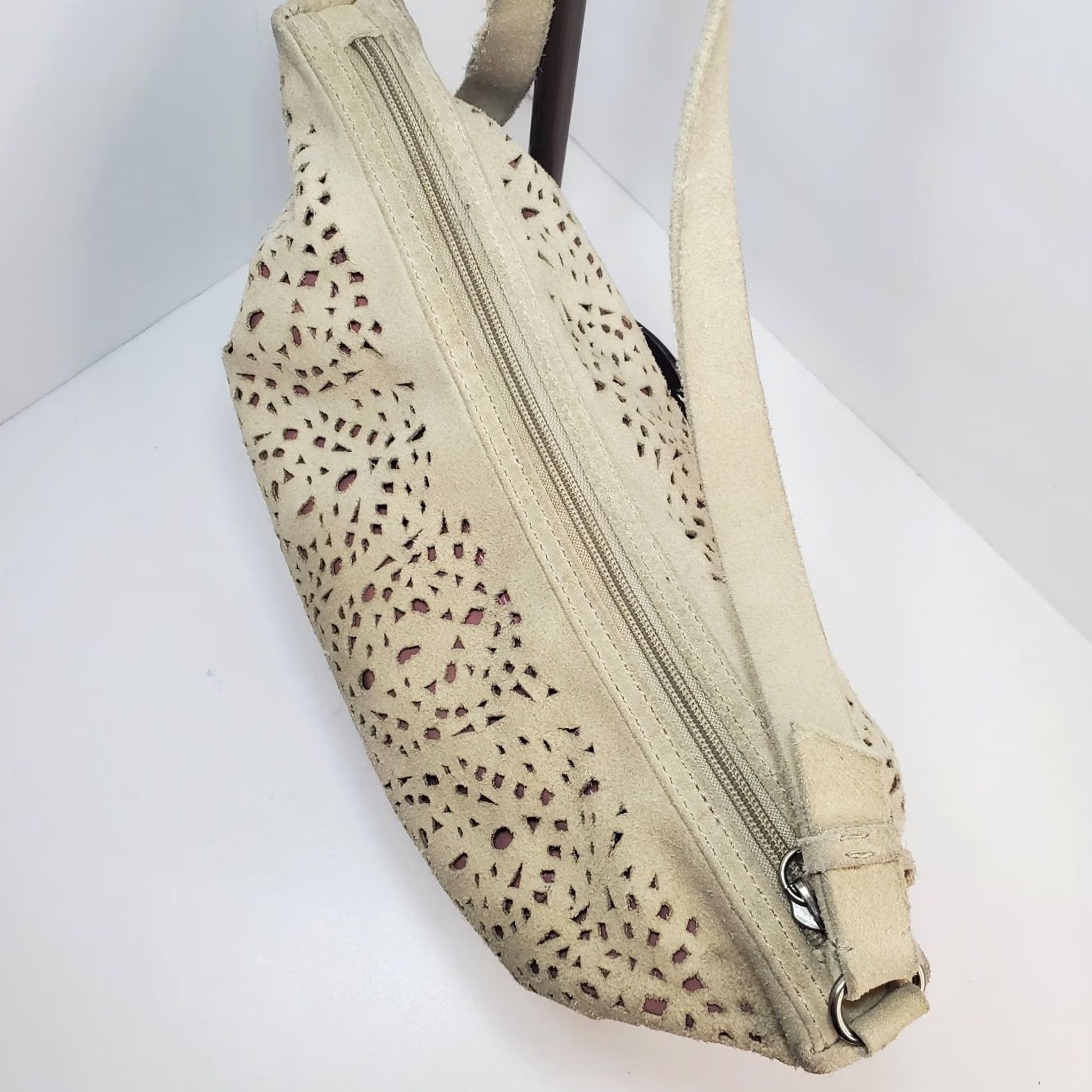 Vintage American Eagle Suede Shoulder Bag Beige Cutout Sloulchy Hippie Boho Summer Size ONE SIZE - 3 Thumbnail