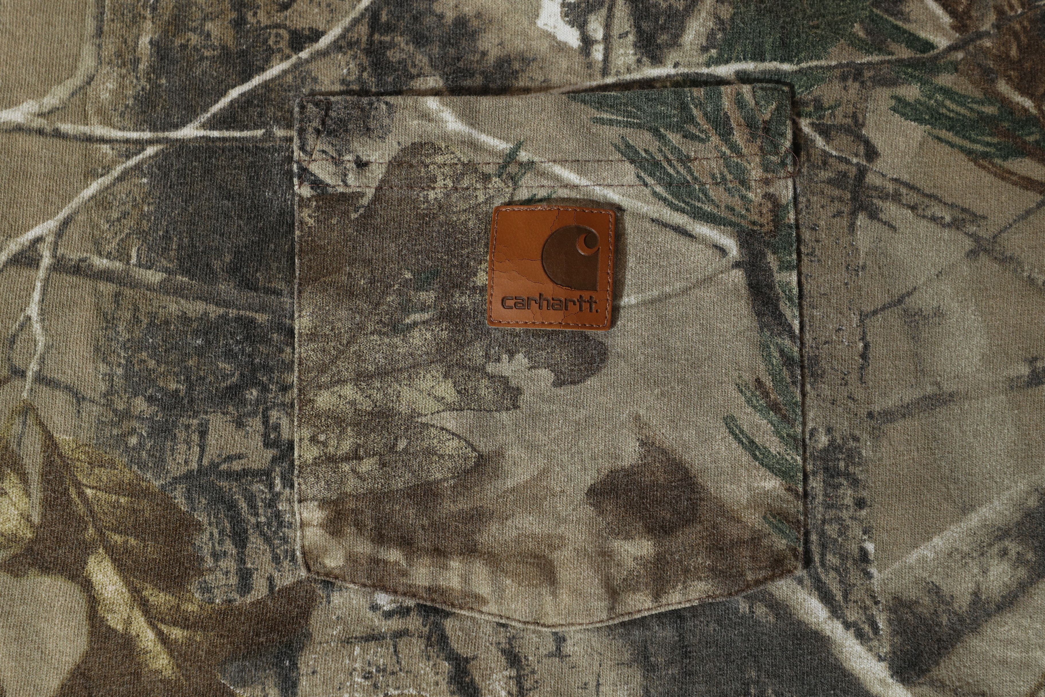 Carhartt Vintage Carhartt K287 CAP Realtree Camo Pocket T-Shirt (2XL) Size US XXL / EU 58 / 5 - 4 Thumbnail