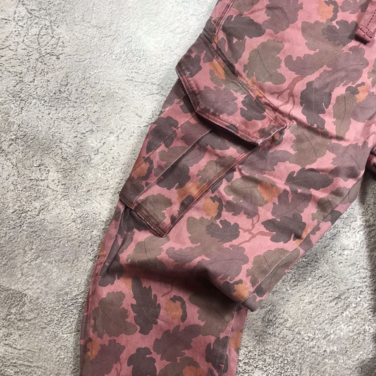 Vintage Y2K Baggy Distressed Cargo Pants Sun Faded Grunge Logo 32 Size US 32 / EU 48 - 4 Thumbnail