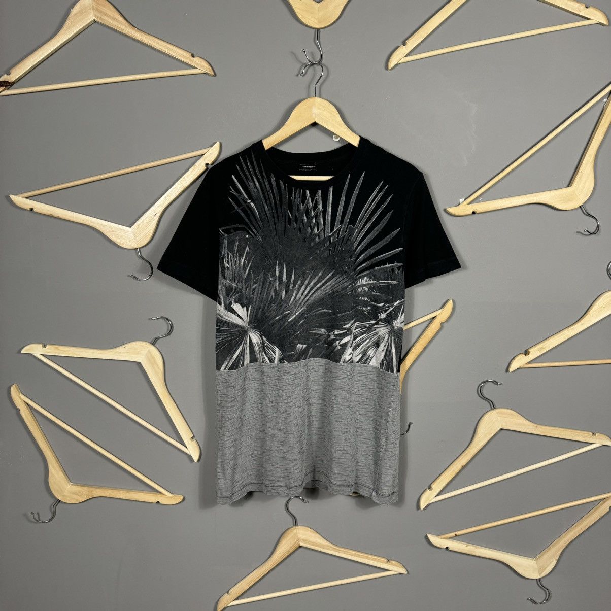 Diesel Diesel Palm Leaf Print T-shirt Size US L / EU 52-54 / 3 - 1 Thumbnail