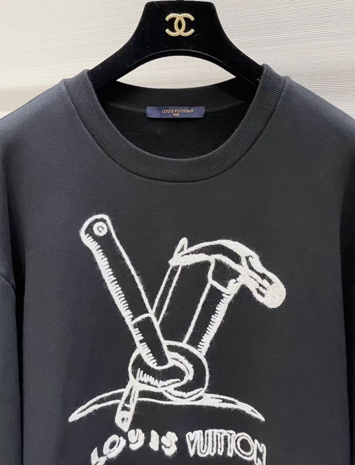 Louis Vuitton LV Trendy Black Long Sleeve Crew Neck Sweatshirt J33 Size XL / US 12-14 / IT 48-50 - 3 Thumbnail