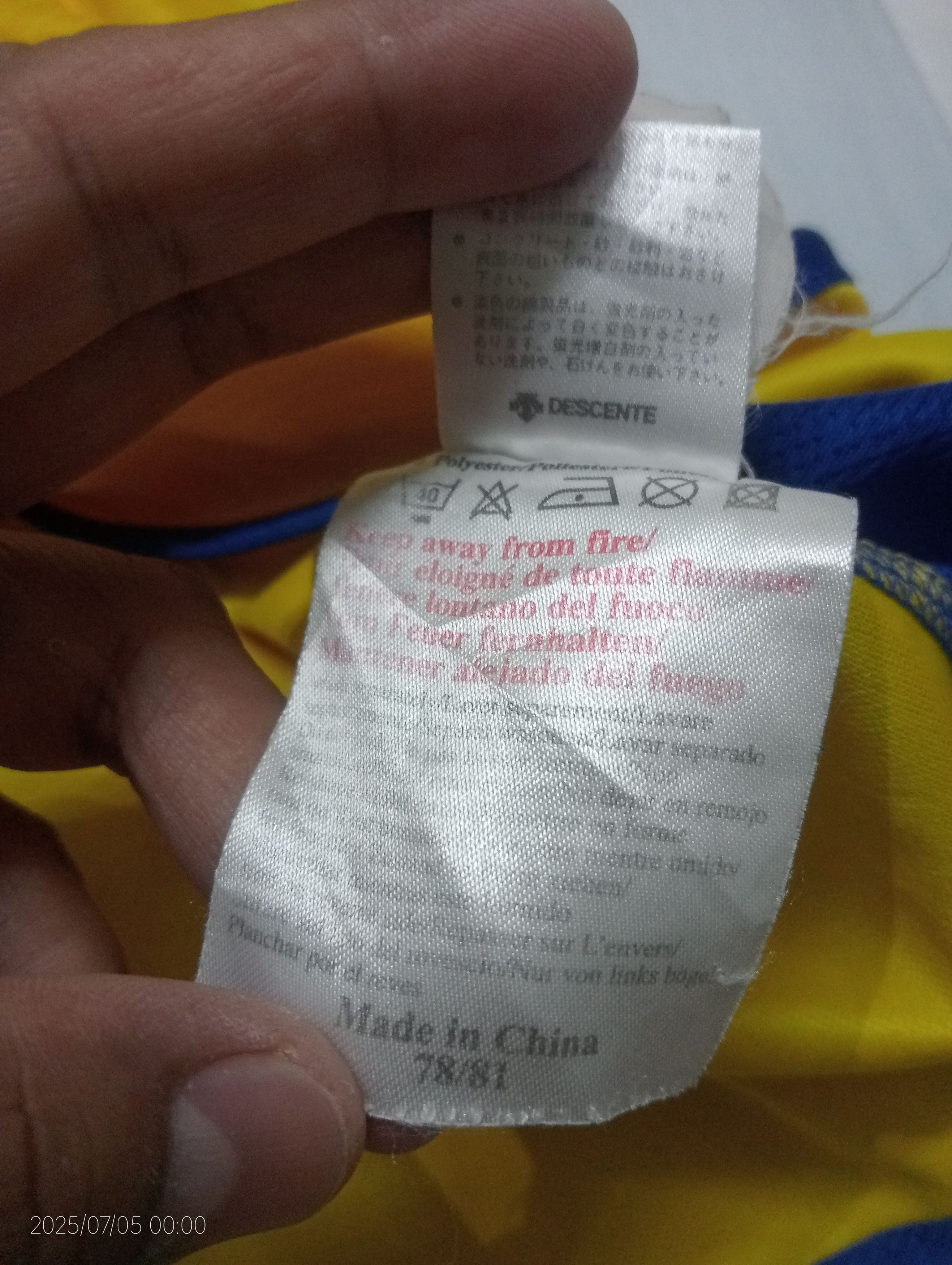 Umbro Vintage Umbro 2003/05 Sweden Home Jersey World Cup Size US L / EU 52-54 / 3 - 6 Thumbnail