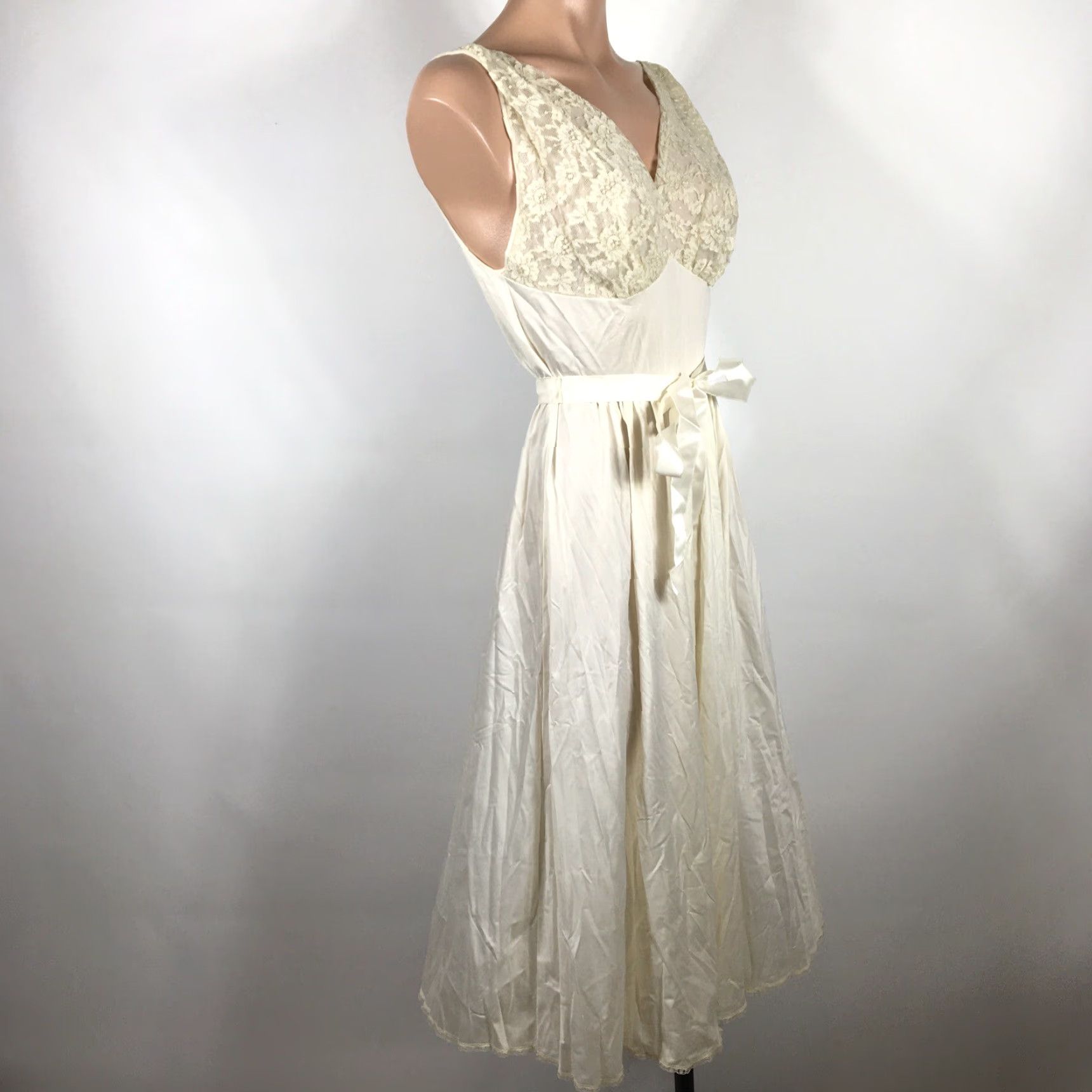 VTG Vanity Fair Ivory Dress Slip Sissy Lace Hem Trim 32 Nightgown Belted 1960s Nylon Edwardian Womens