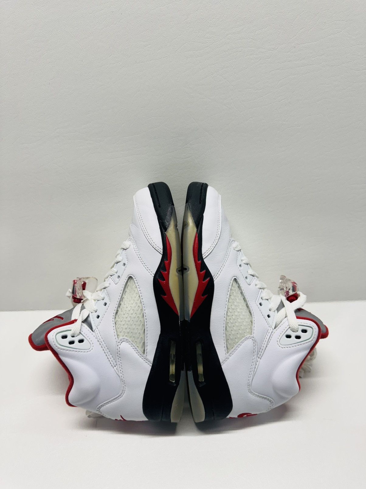 Jordan Brand Nike Air Jordan 5 Retro (GS) True White/Fire Red-Black Size US 5.5 / EU 38 - 2 Thumbnail