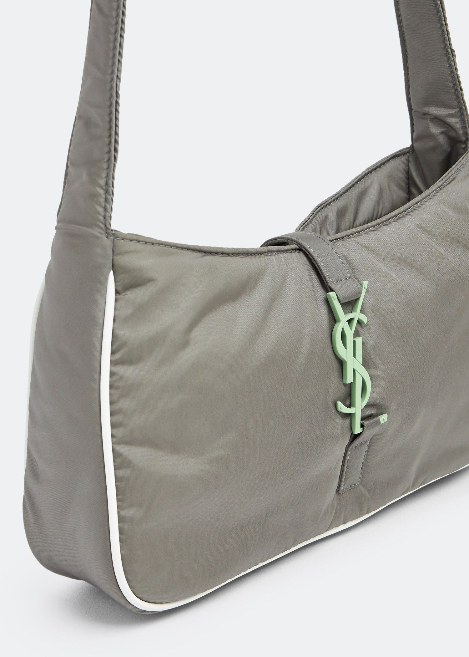 Saint Laurent Paris o1s1wg111124 Size: OS / Le 5 À 7 Crossbody Bag in Grey Size ONE SIZE - 2 Thumbnail