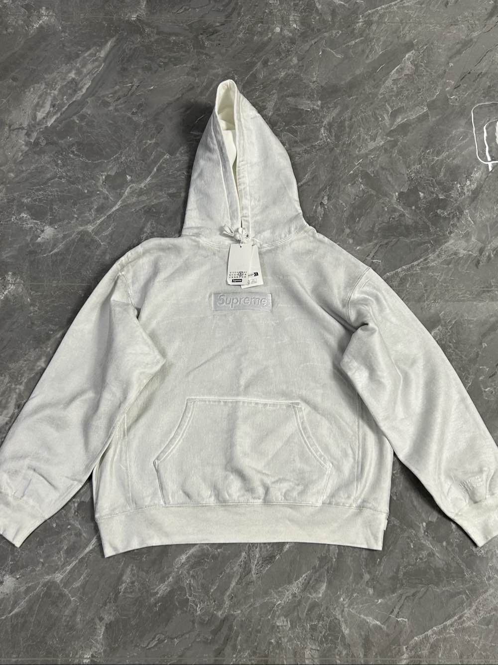 Supreme Supreme x MM6 Maison Margiela Foil Box Logo Hoodie Size L Size US L / EU 52-54 / 3 - 1 Thumbnail