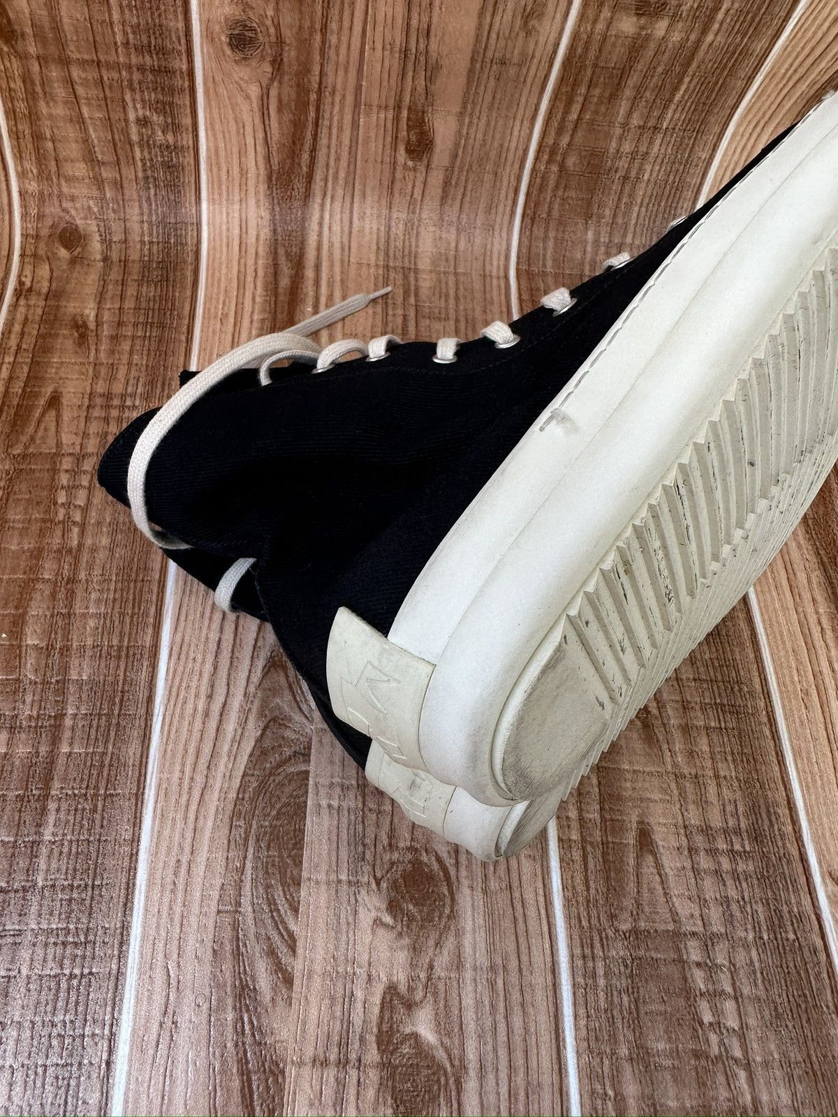 Rick Owens Rick Owens DRSHDW Black Cardboard Hightop Sneakers Size US 10.5 / EU 43-44 - 25 Thumbnail