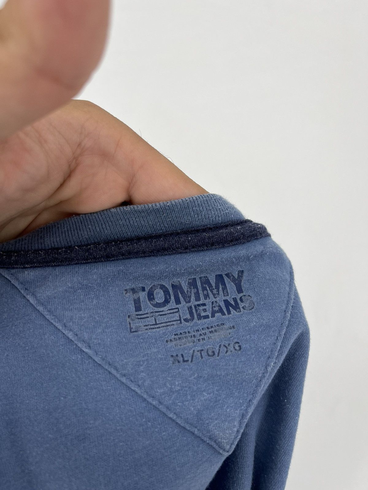 Tommy Hilfiger × Tommy Jeans Tommy Jeans Hilfiger Big Logo Tshirt Vintage L Streetwear Size US XL / EU 56 / 4 - 9 Thumbnail