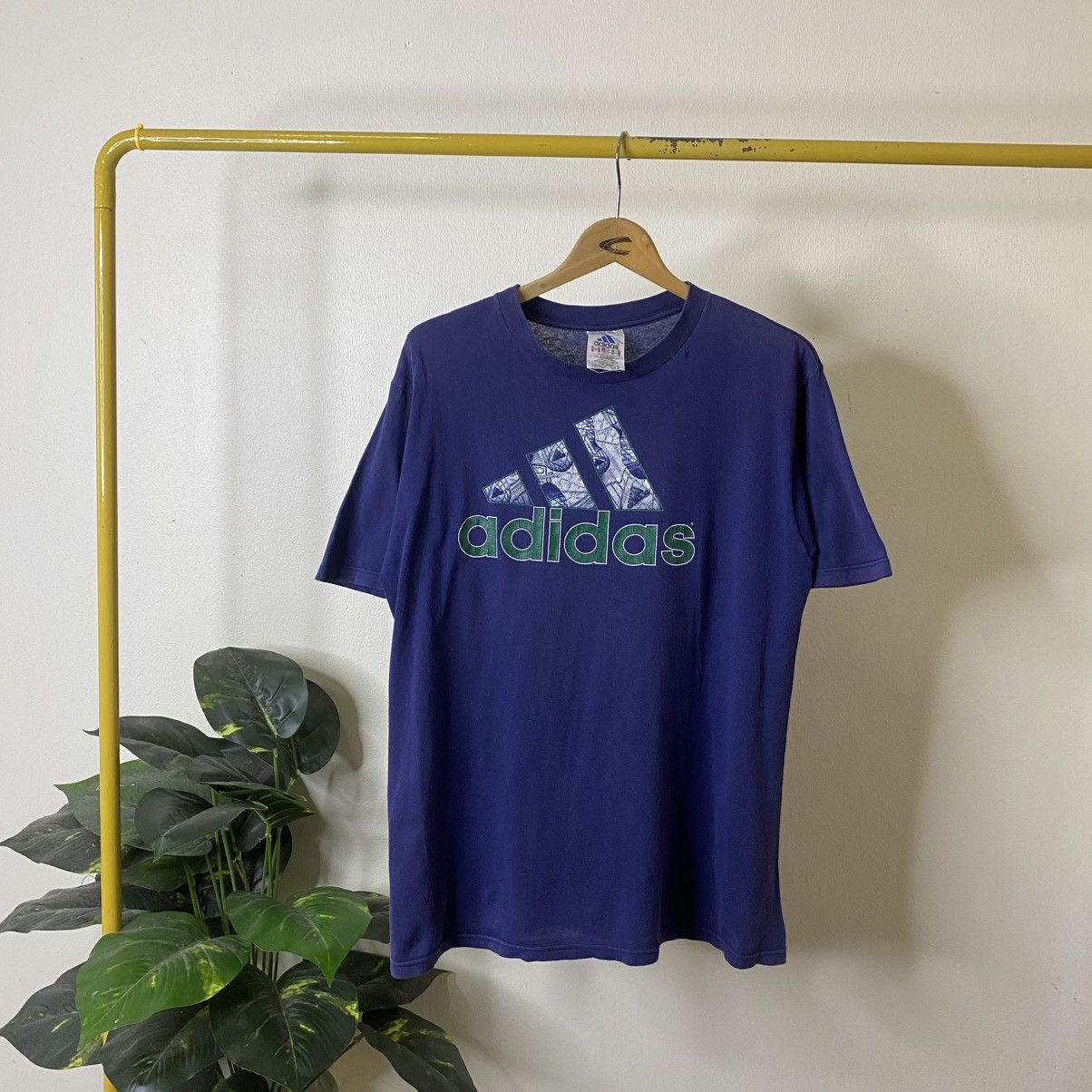 Adidas 1990s Adidas Big Logo T Shirt Size US L / EU 52-54 / 3 - 1 Thumbnail