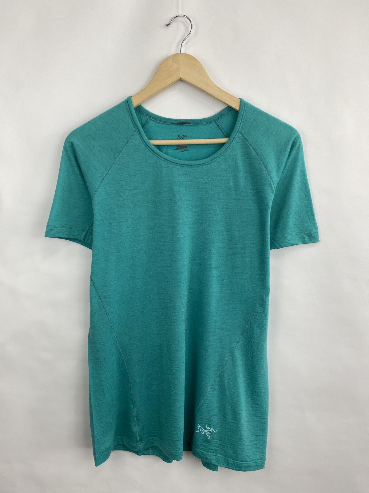 Arc'teryx Arc’teryx Women’s T-Shirt 86% wool 14% nylon rare retro hype Size L / US 10 / IT 46 - 2 Thumbnail