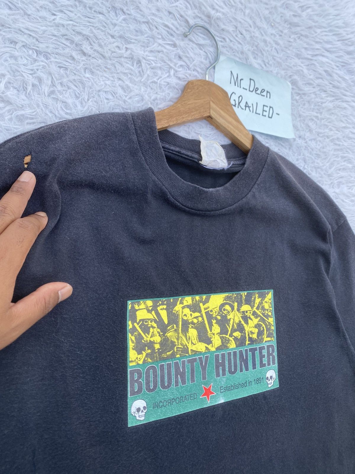 Bounty Hunter Rare Vtg 90s Bounty Hunter Army Wear Gas Mask Skulls Tshirt Size US S / EU 44-46 / 1 - 18 Thumbnail