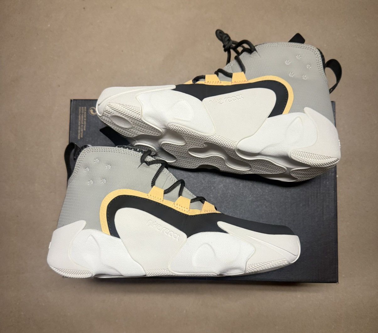 Nike Nike React Frenzy THE 10TH Newsprint Men’s size 6 shoes NEW! Size US 6 / EU 39 - 2 Thumbnail