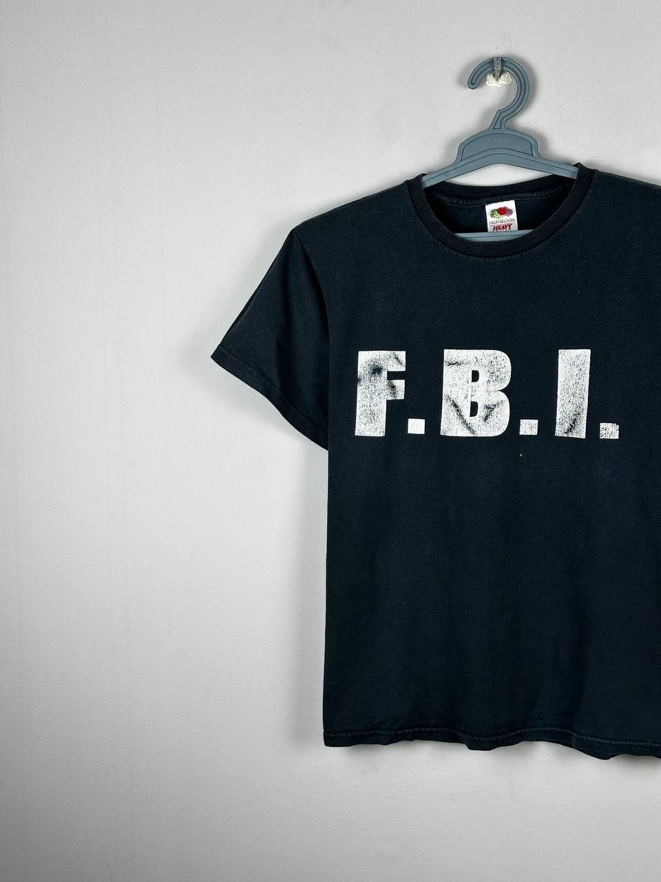 Vintage Vintage 90s FBI Faded Boxy Fit T-Shirt Size US M / EU 48-50 / 2 - 3 Thumbnail