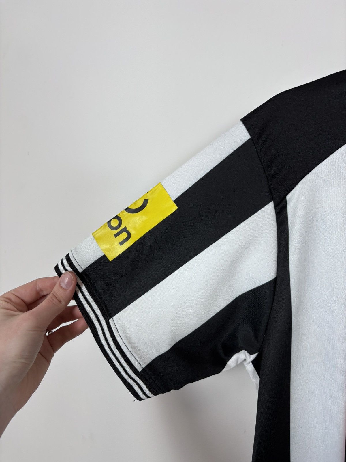 Castore Newcastle United 2023/2024 Home Isak #14 Soccer Jersey Size US M / EU 48-50 / 2 - 23 Thumbnail