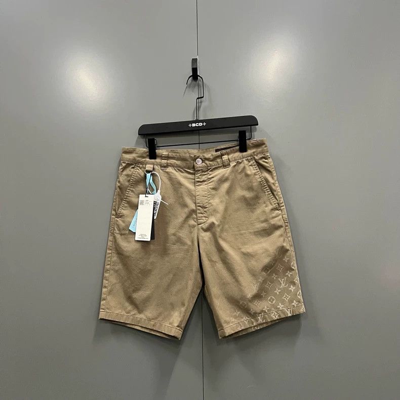 Louis Vuitton Louis Vuitton Khaki Gradient Shorts 2502-Nextarrow Size US 26 / EU 42 - 1 Thumbnail