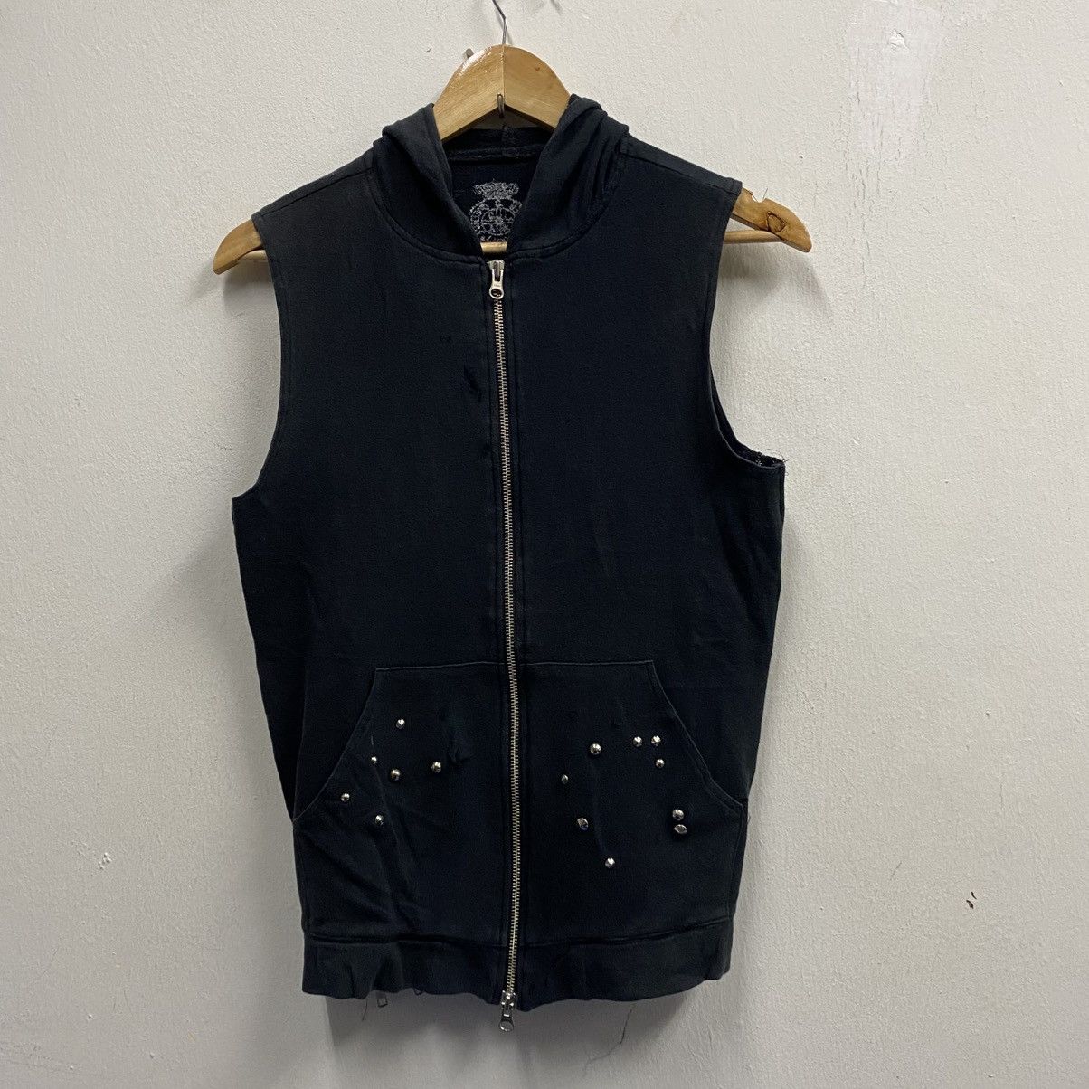 Japanese Brand Vintage Punk Gothic Studded Black Sleeveless Zip Hoodie Vest Size US S / EU 44-46 / 1 - 1 Thumbnail