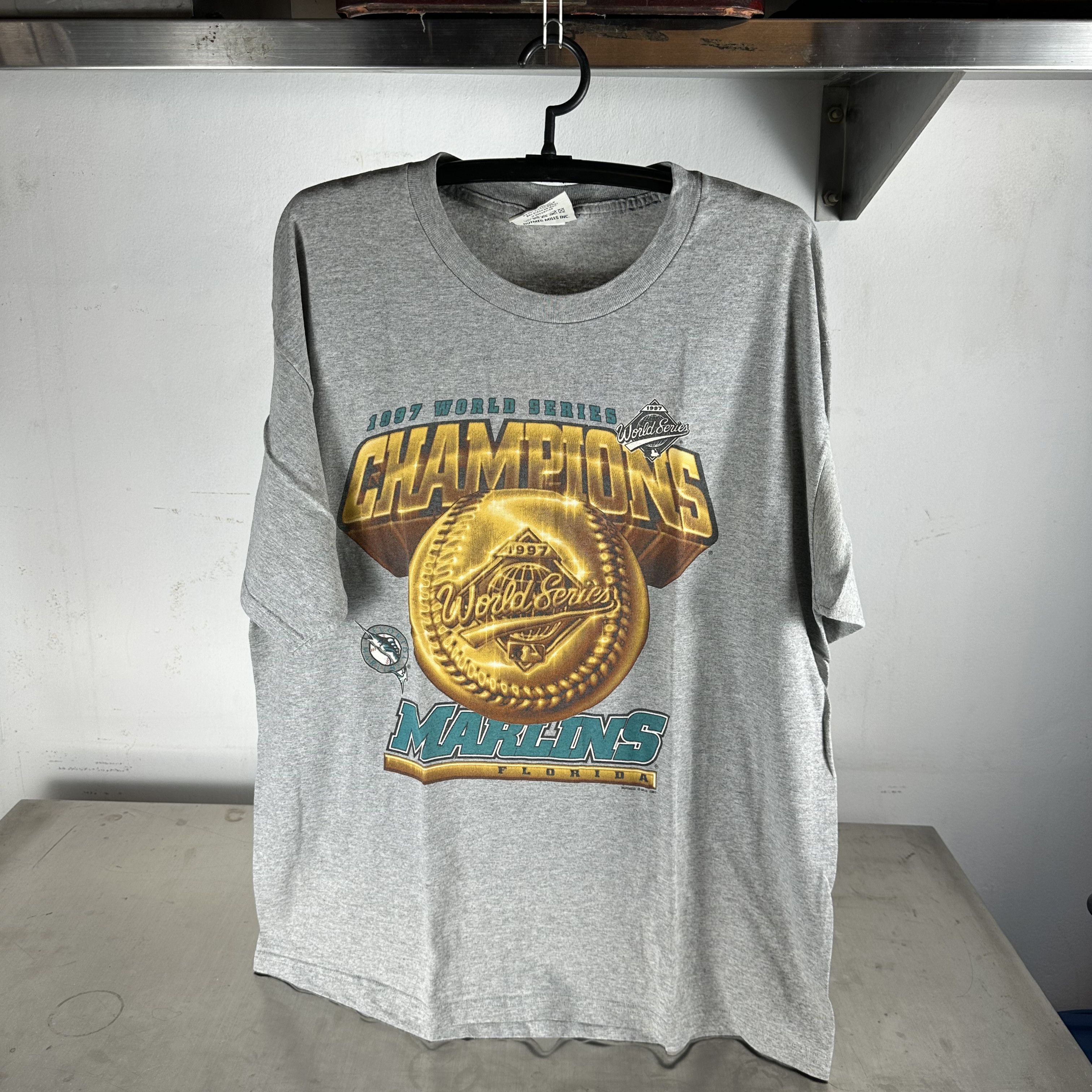 Vintage ​1997 Florida Marlins MLB World Champions Graphic T-shirt Size US XL / EU 56 / 4 - 1 Thumbnail