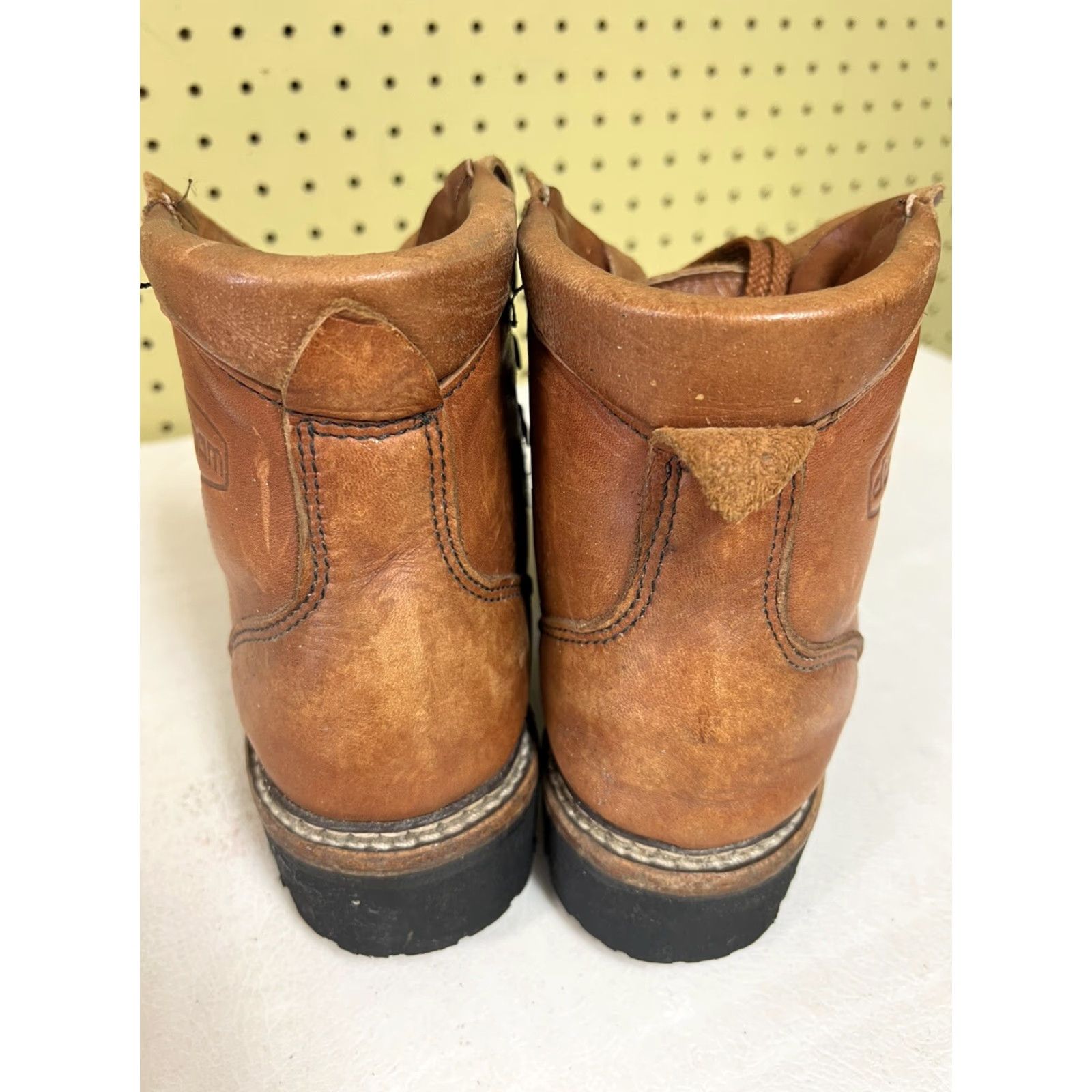 Vibram VINTAGE Dunham Men’s Tyrolean Hiking Boot Boots Vibram Sole Brown Leather Lace Up 7 Mens 70s Outdoors Hiking boot Size US 7 / EU 40 - 4 Thumbnail