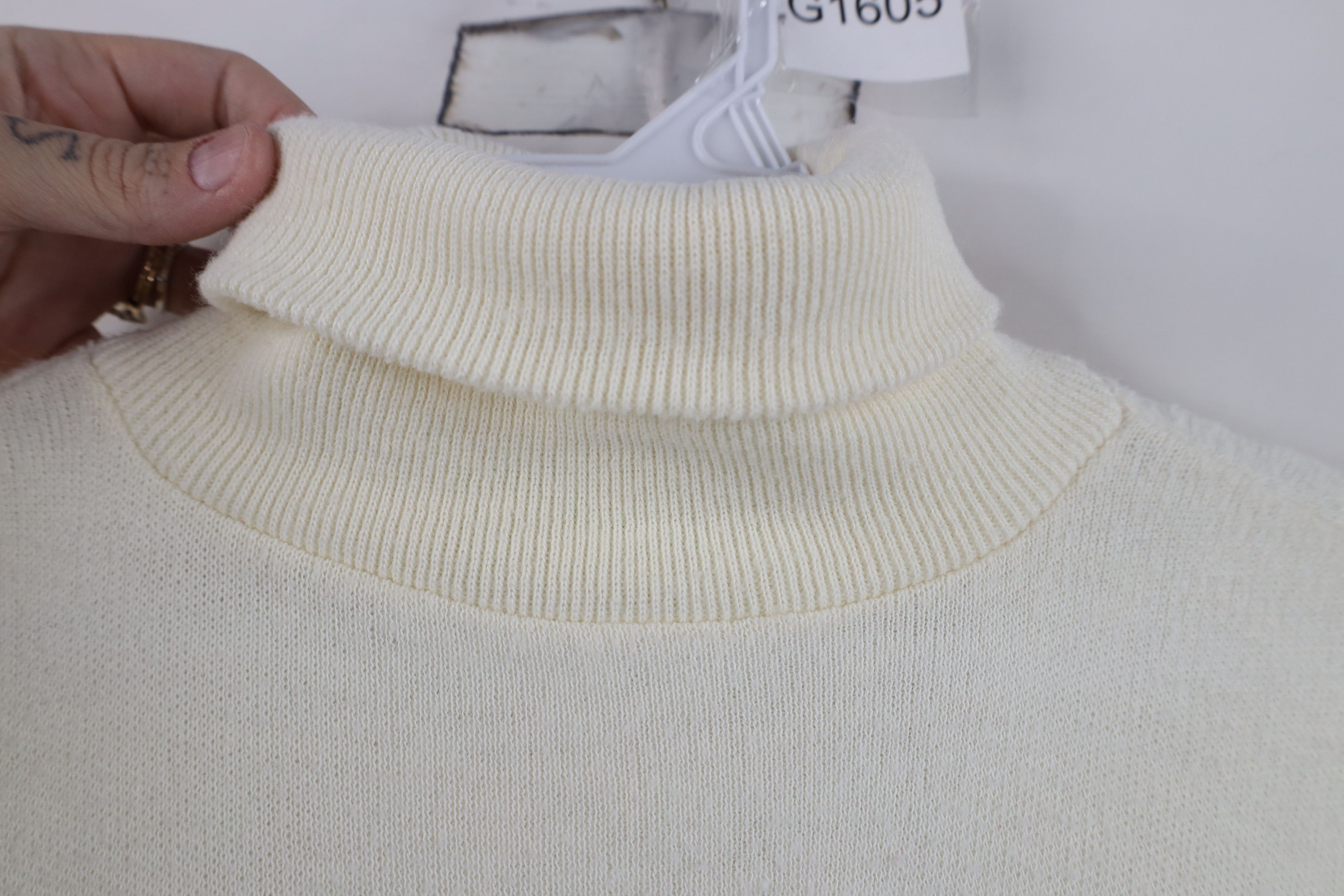 Vintage Vintage 70s Streetwear Knit Turtleneck Sweater Cream USA Size L / US 10 / IT 46 - 4 Thumbnail