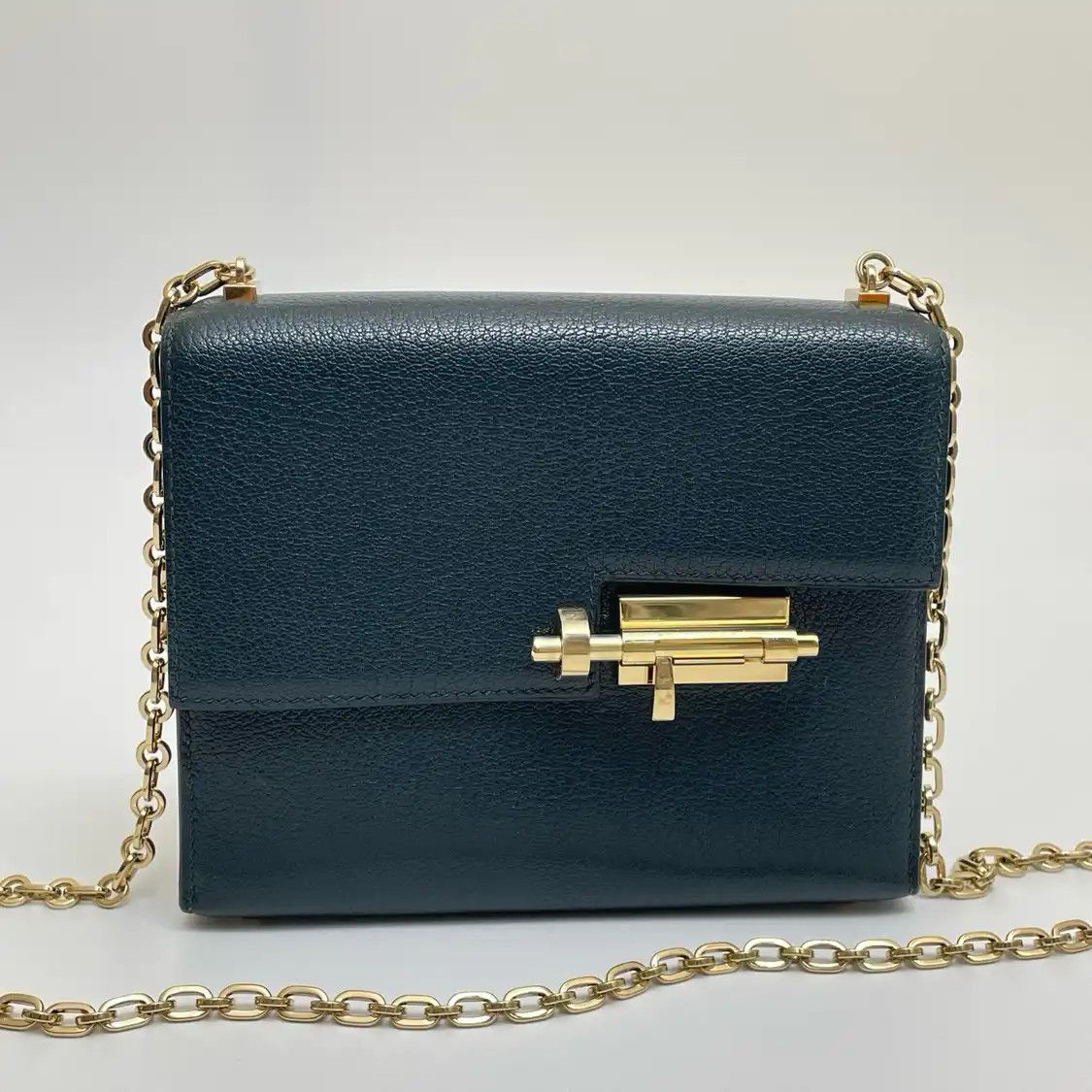 Hermes Hermes Verrou 17 Vert Cypres Chamkila goatskin Verrou bolt bag shoulder bag pale Size ONE SIZE - 1 Thumbnail