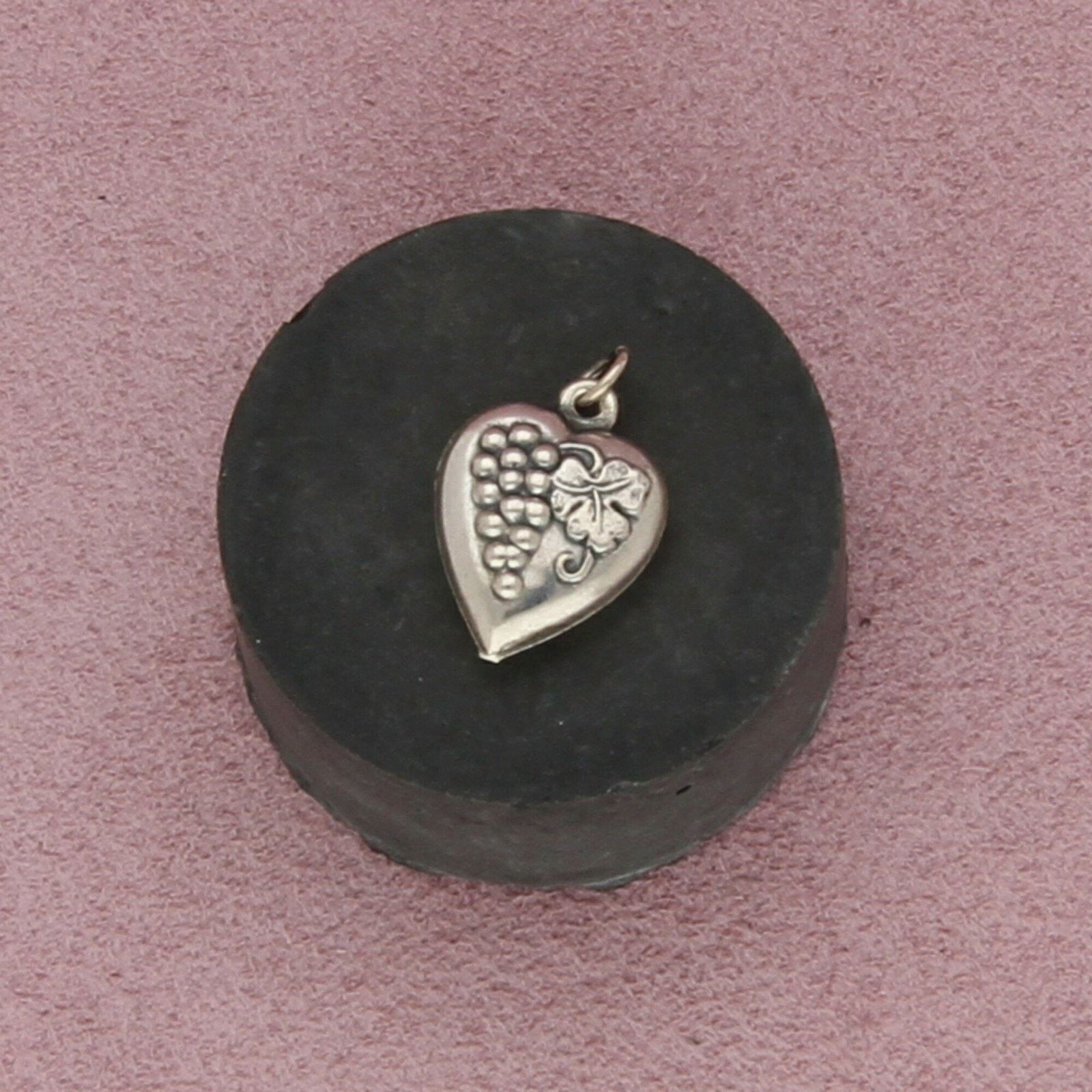Sterling Silver sterling silver vintage grape sweetheart puffy heart charm Size ONE SIZE - 1 Thumbnail
