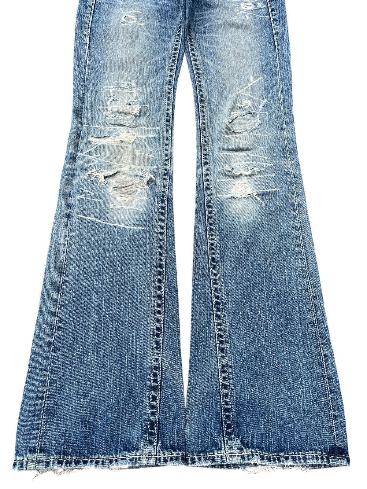 Japanese Brand × Jun Takahashi × Uniqlo Vintage Japanese Brand Uniqlo Distressed Grunge Flare Jeans Size 26" / US 2 / IT 38 - 5 Thumbnail
