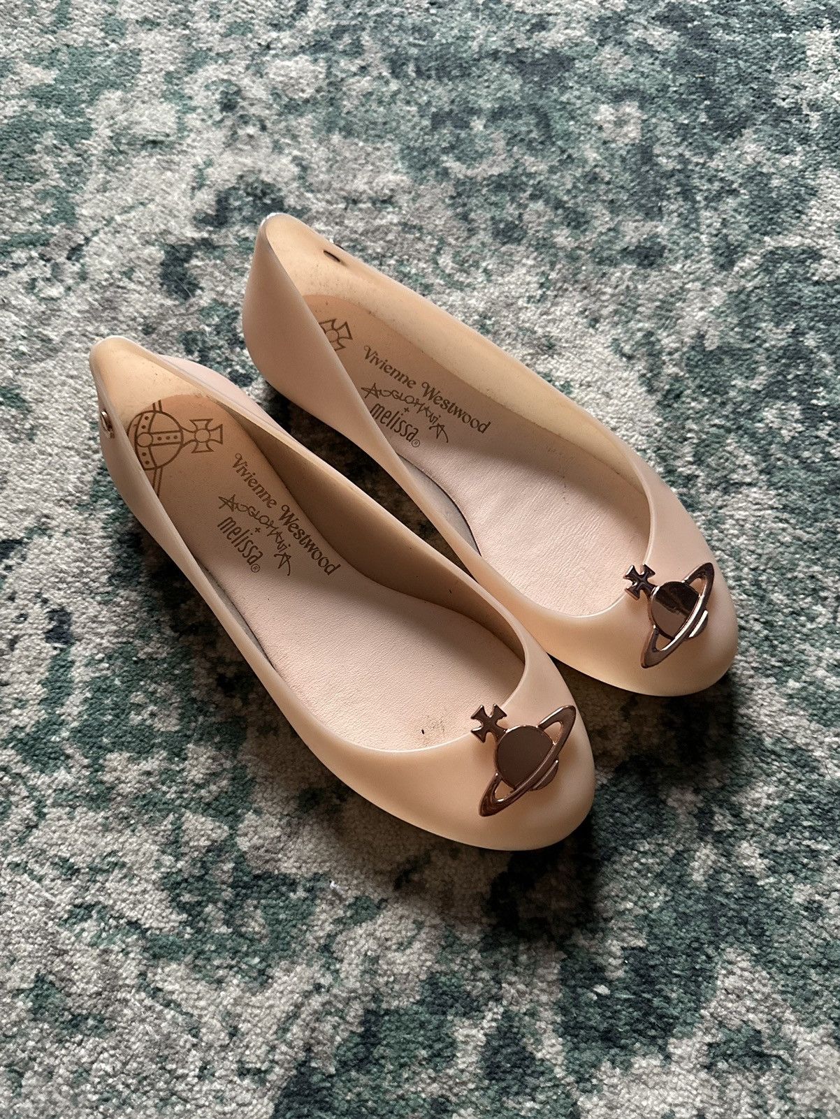 VINTAGE VIVIENNE WESTWOOD BIG LOGO FLATS US5